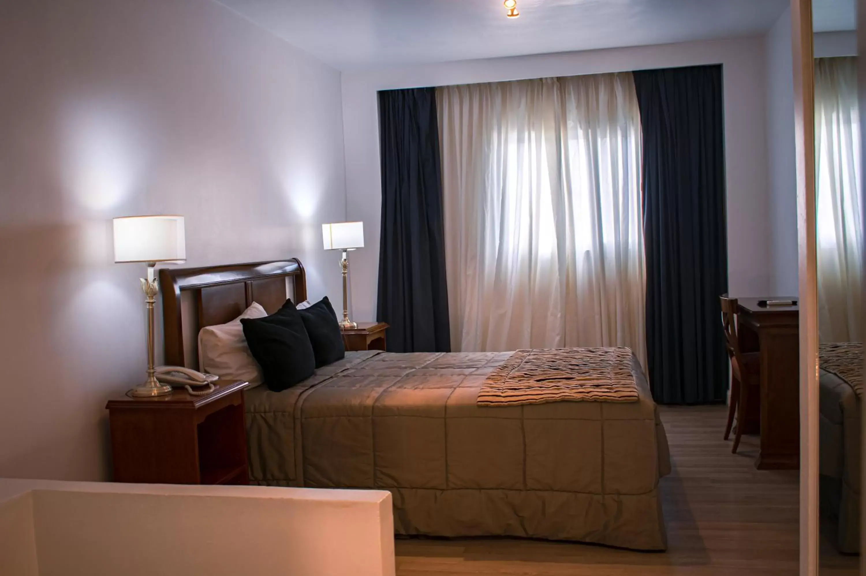 Bedroom, Bed in Gran Hotel Buenos Aires
