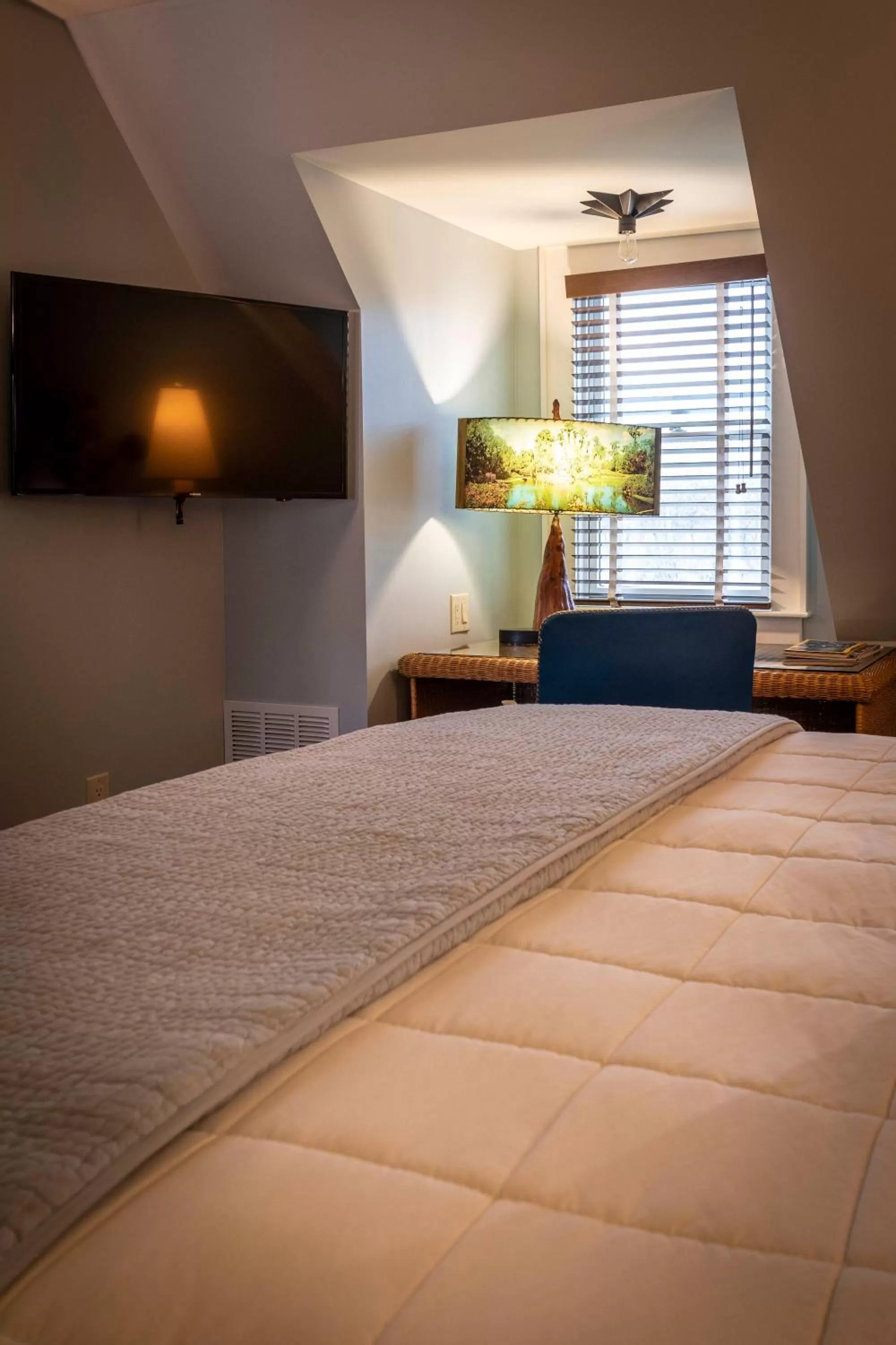 Bed in Hotel Broad Ripple