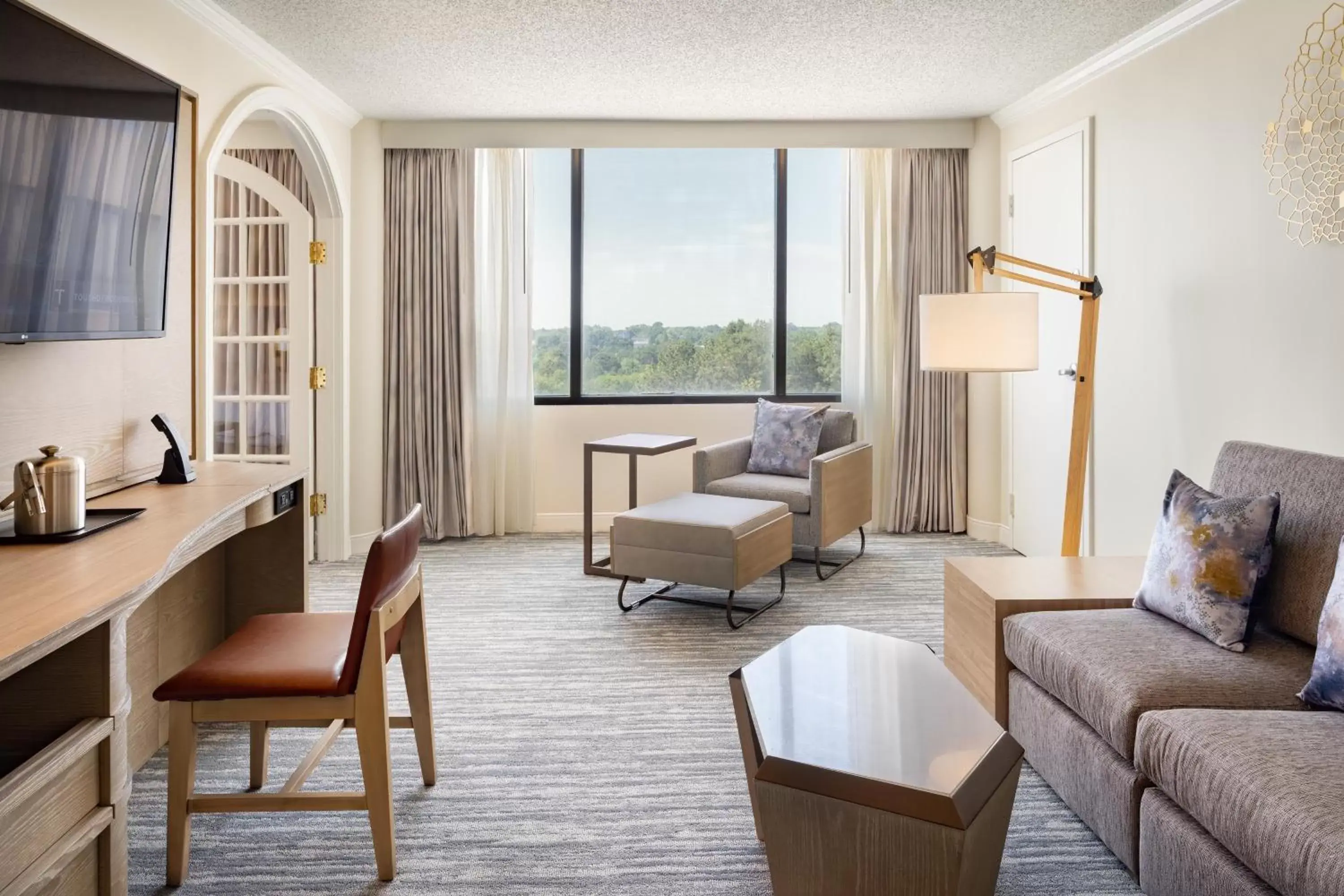 Photo of the whole room, Seating Area in The Westin Atlanta Airport