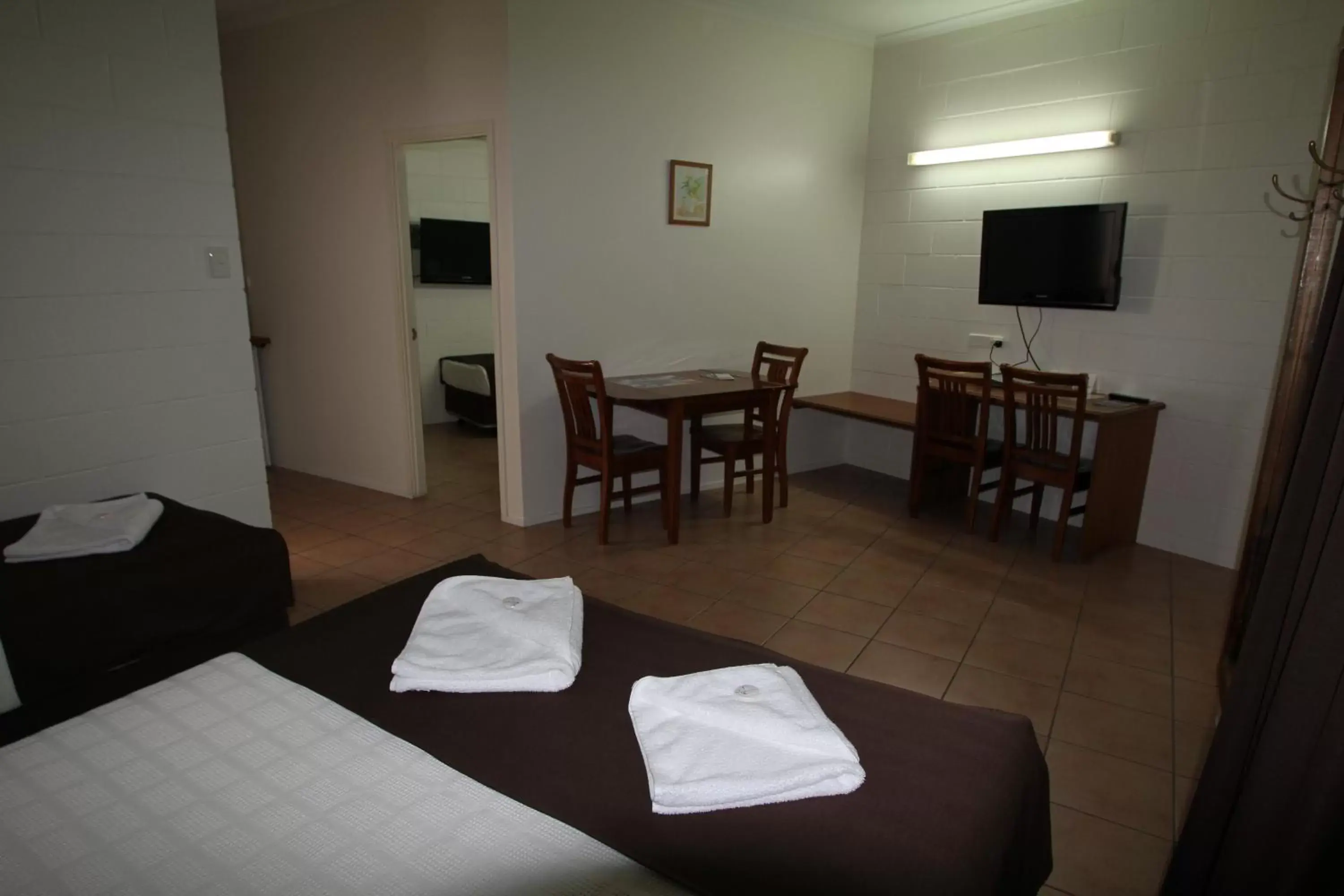 Seating area in Colonial Rose Motel