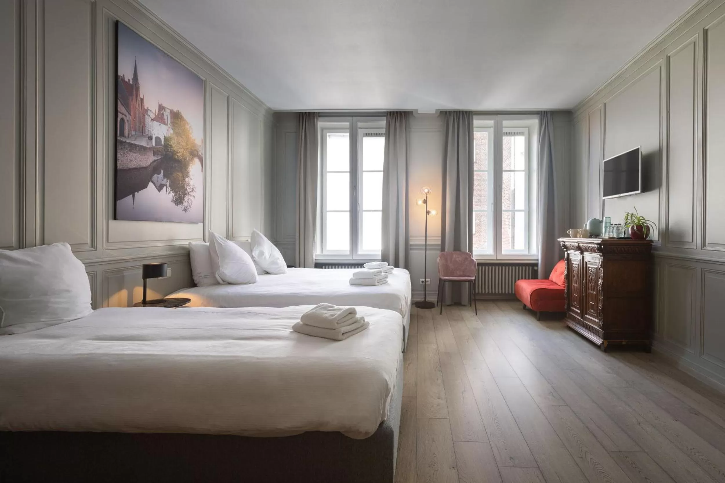 Photo of the whole room, Bed in Hotel Augustyn Brugge