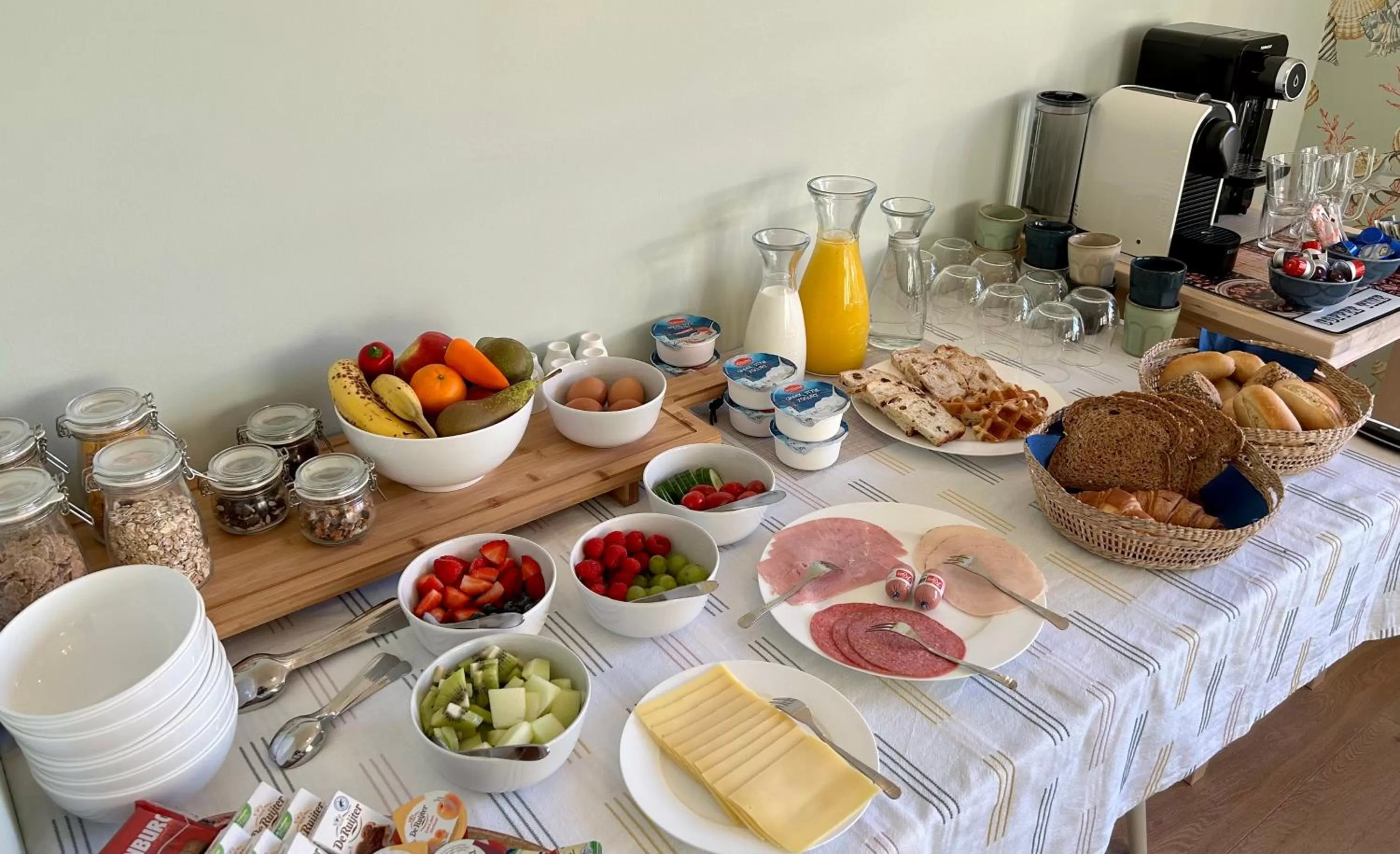 Coffee/tea facilities in B&B Villa Nieuwland