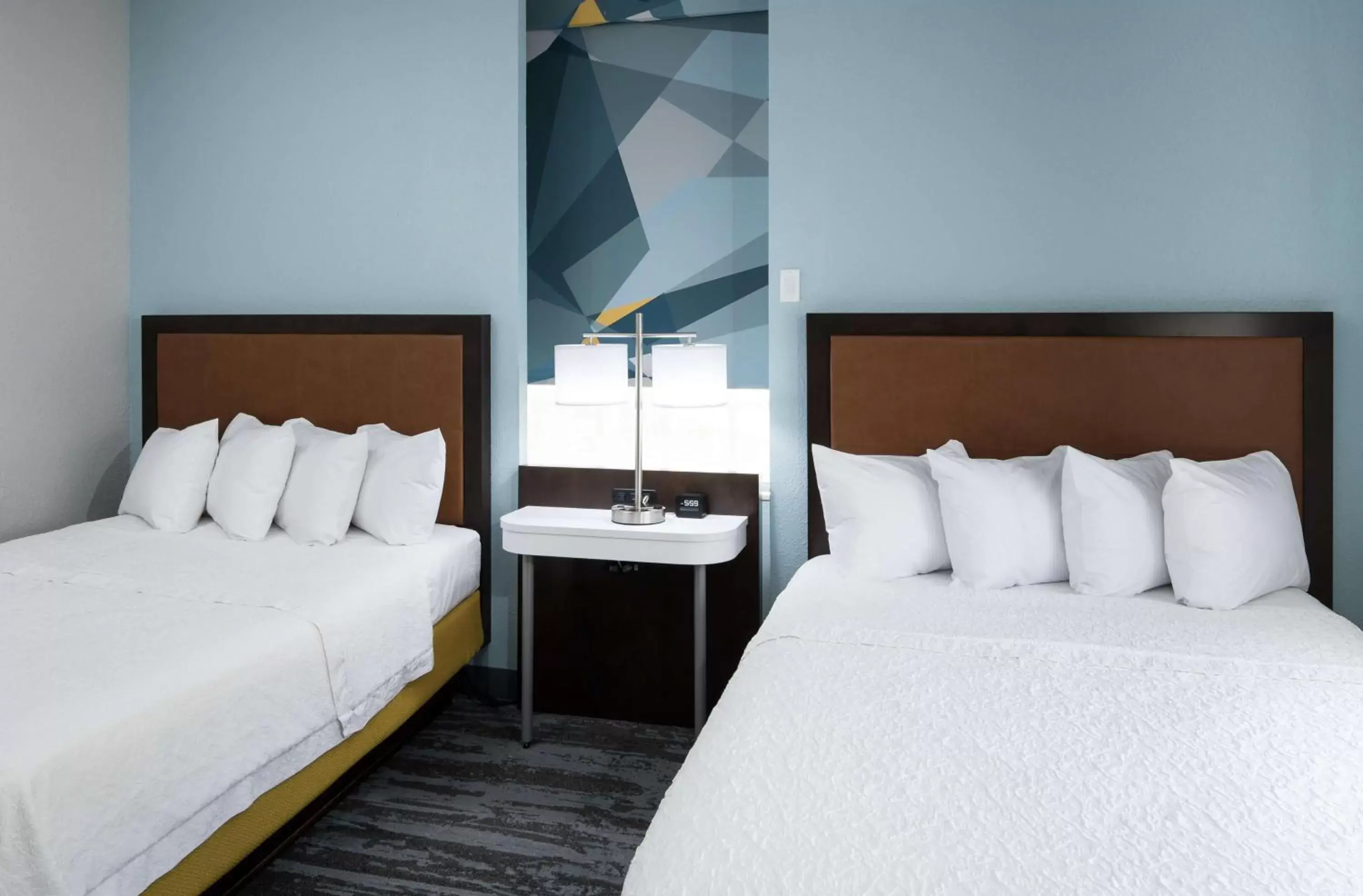 Bed in Hampton Inn & Suites Atlanta-Downtown
