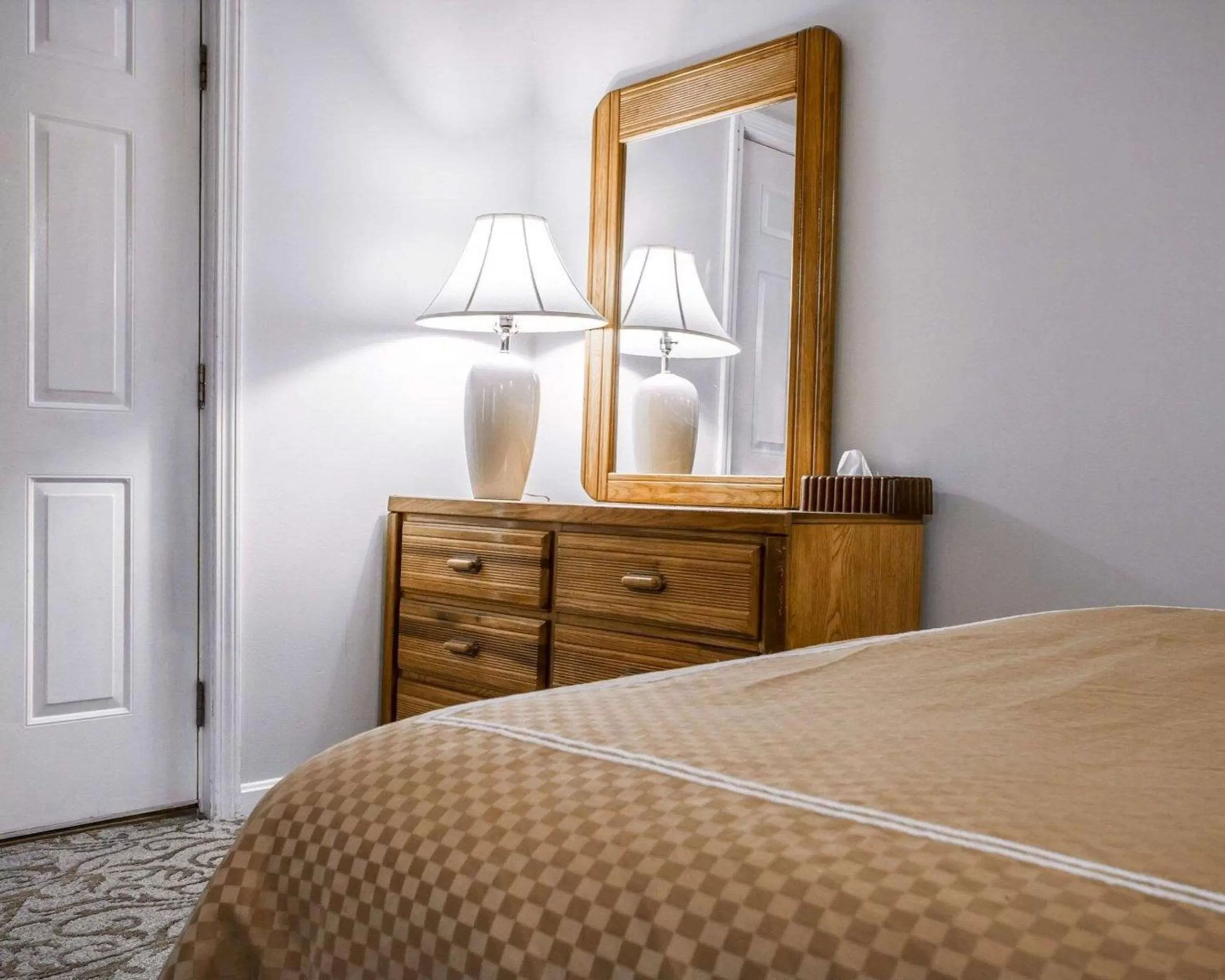 Photo of the whole room, Bed in Classic Inn