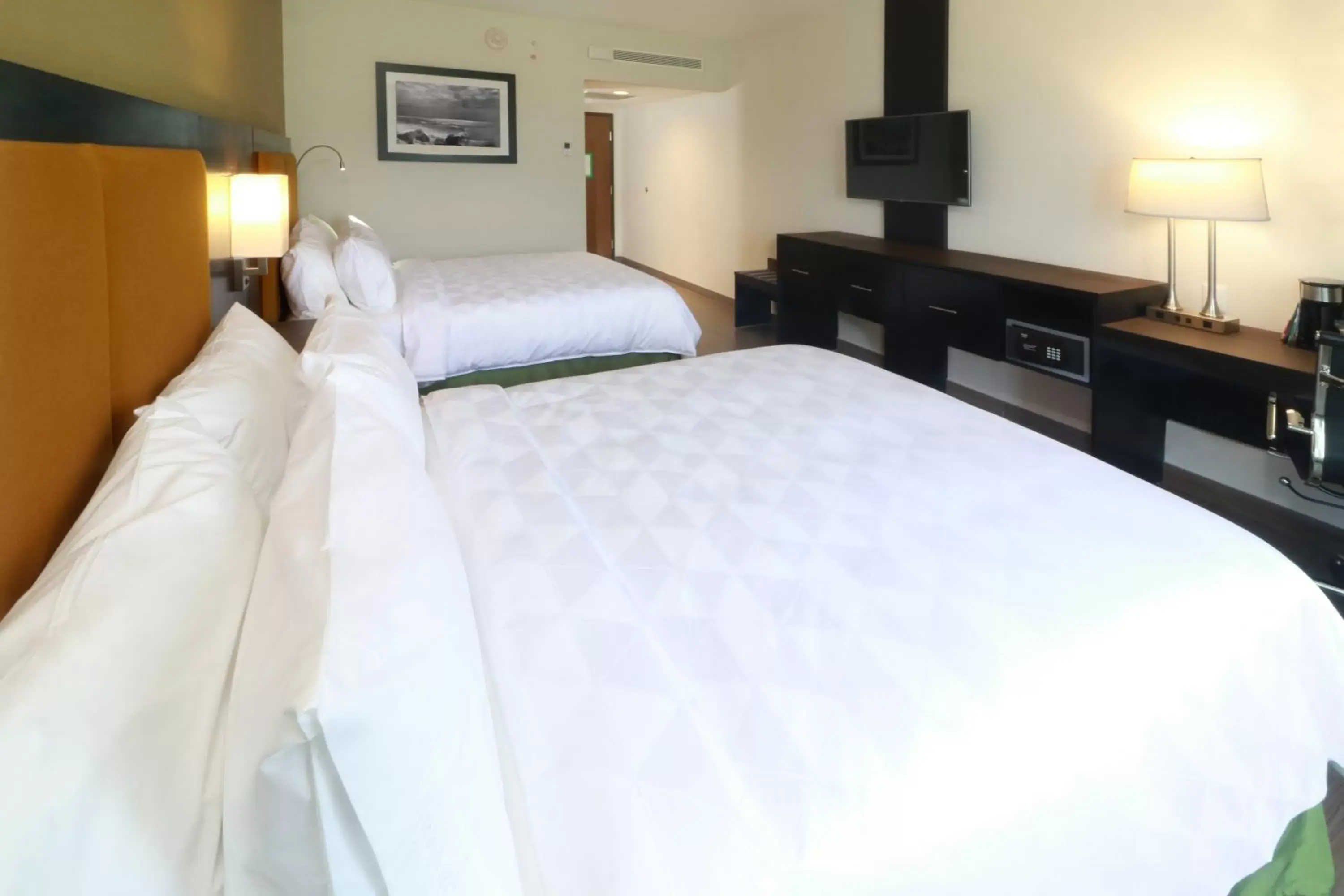 Bed in Holiday Inn Tampico-Altamira, an IHG Hotel