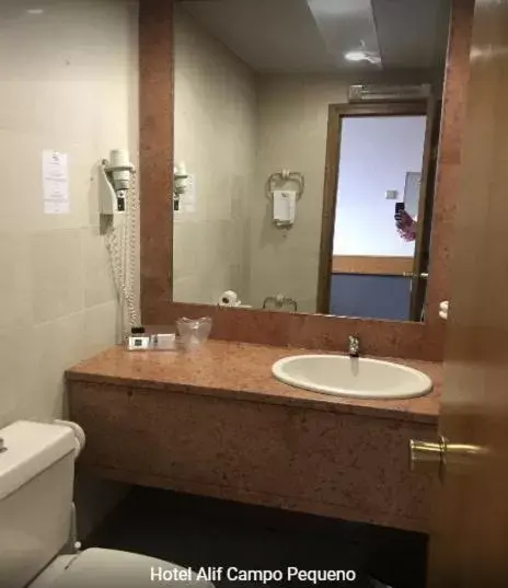 Bathroom in Hotel Alif Campo Pequeno
