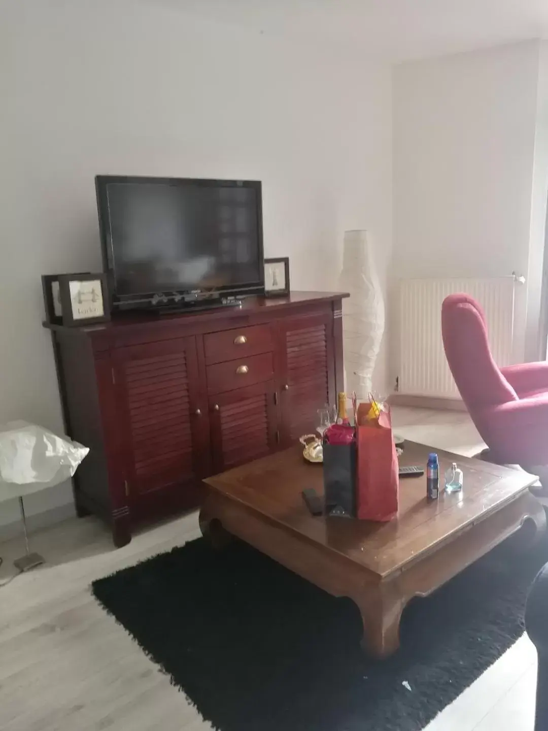 TV/Entertainment Center in Saint-Chamond