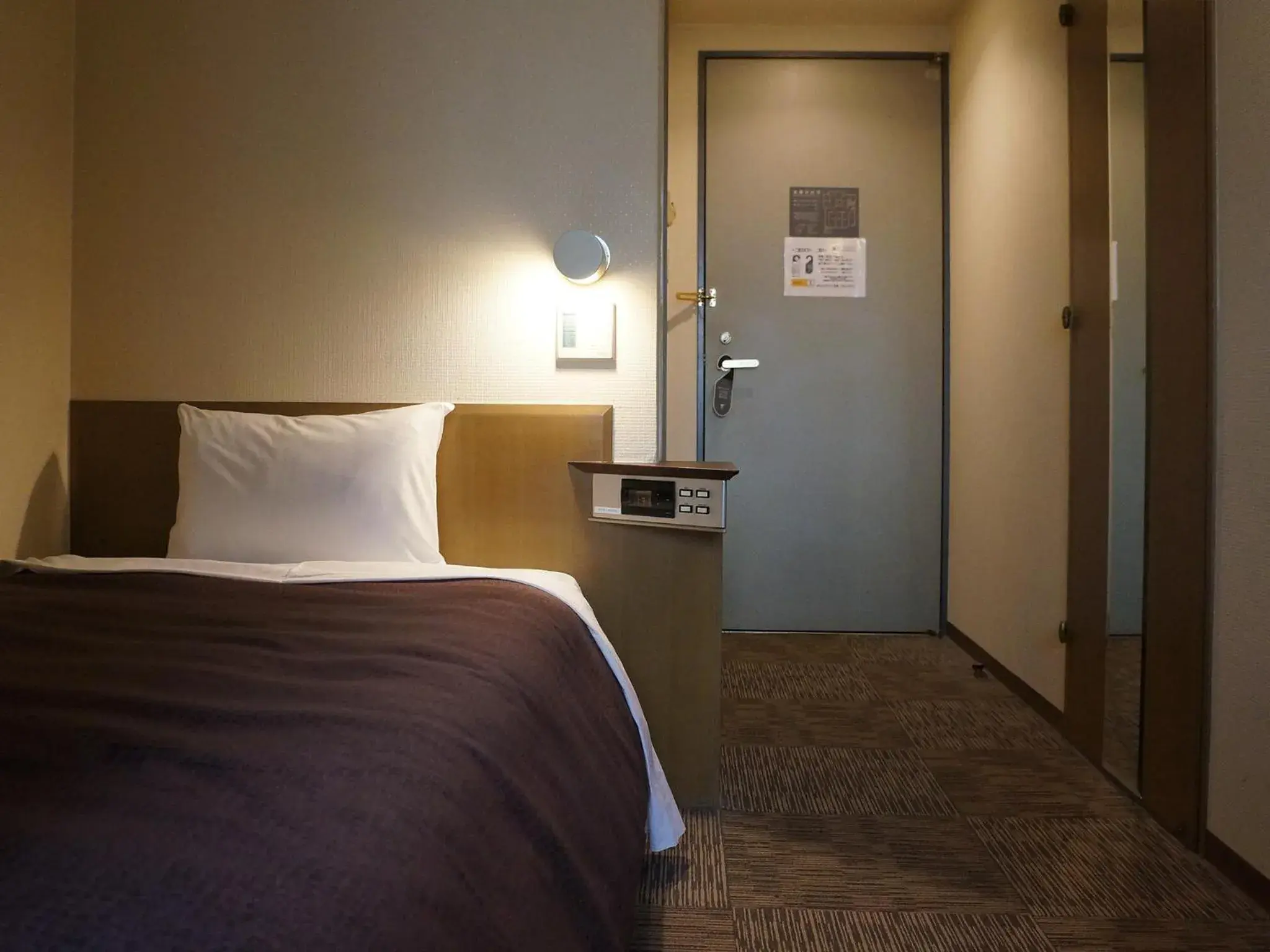 Photo of the whole room, Bed in HOTEL LiVEMAX BUDGET Amagasaki