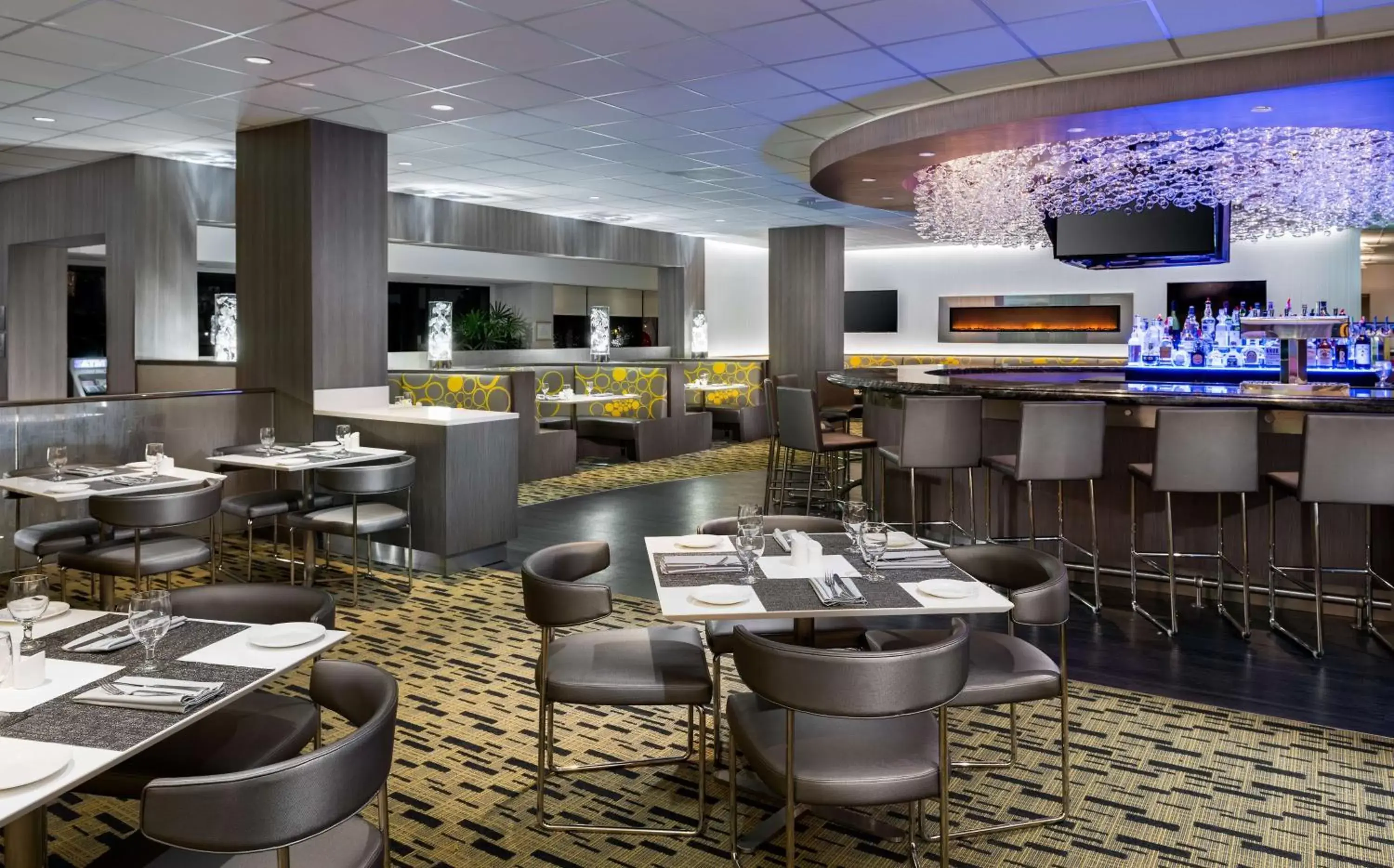 Lounge or bar, Restaurant/Places to Eat in Hilton San Francisco Airport Bayfront - No Resort Fee