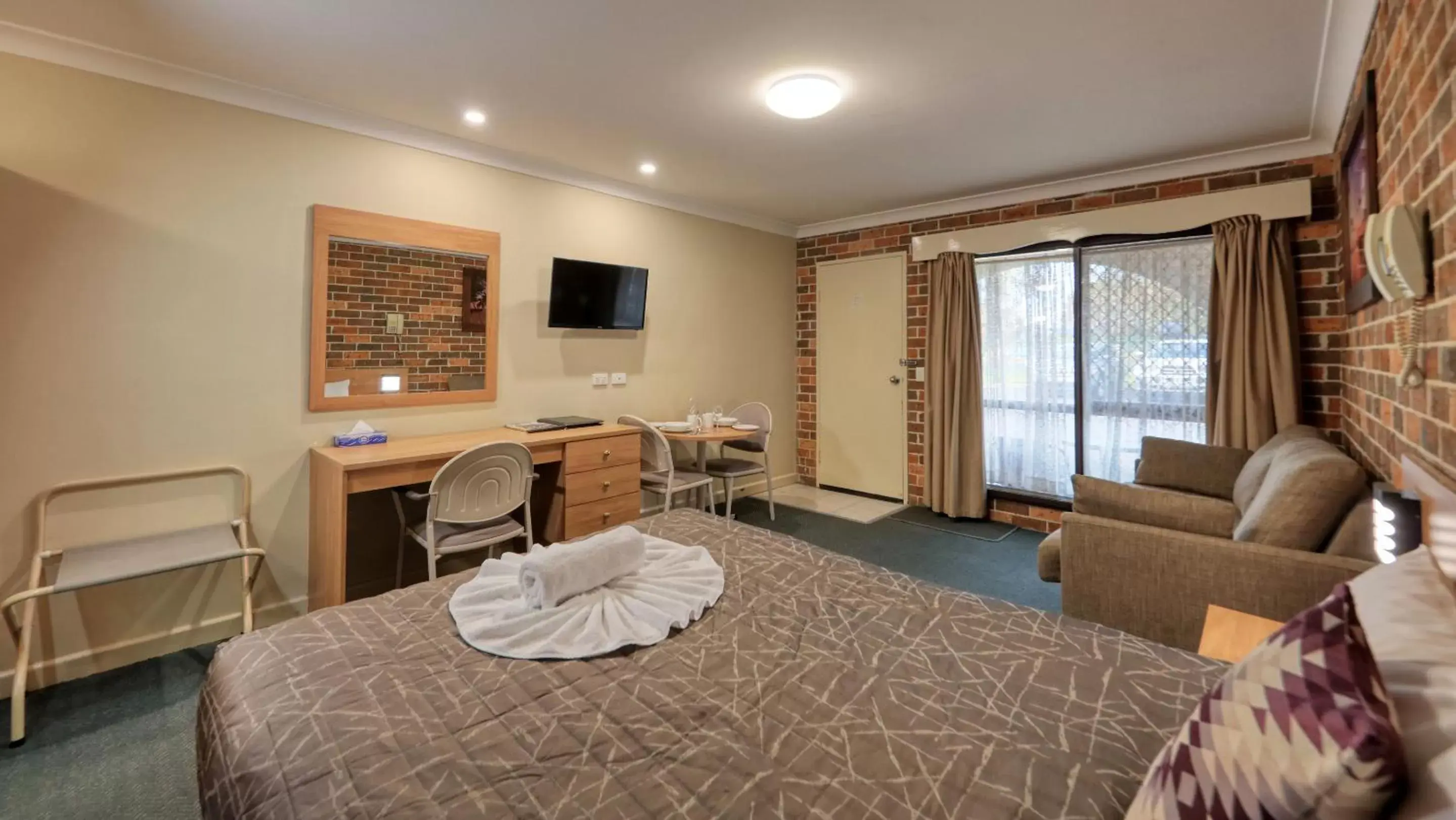 Seating Area in Forest Lodge Motor Inn & Restaurant