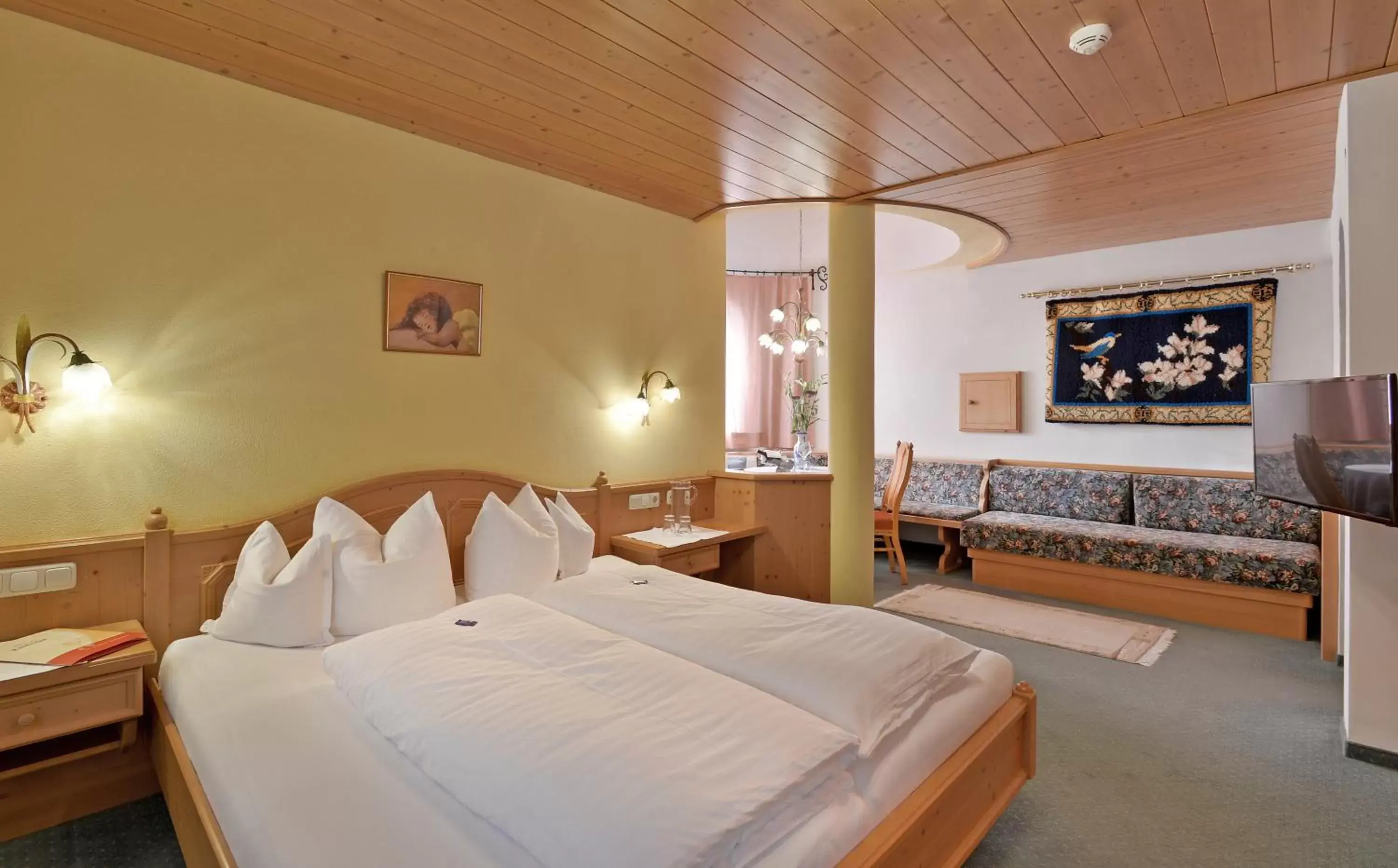 Bedroom, Bed in Hotel Ländenhof Superior