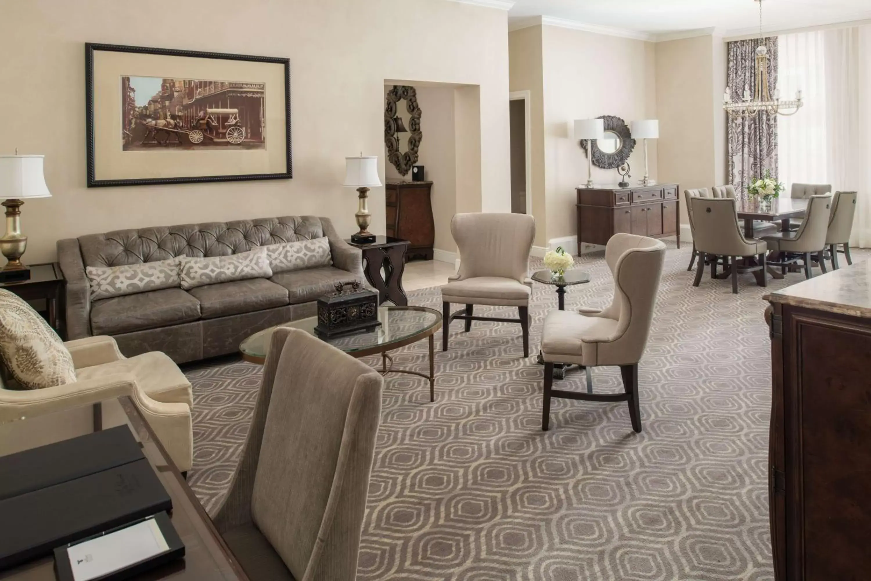 Living room, Seating Area in The Roosevelt Hotel New Orleans - Waldorf Astoria Hotels & Resorts