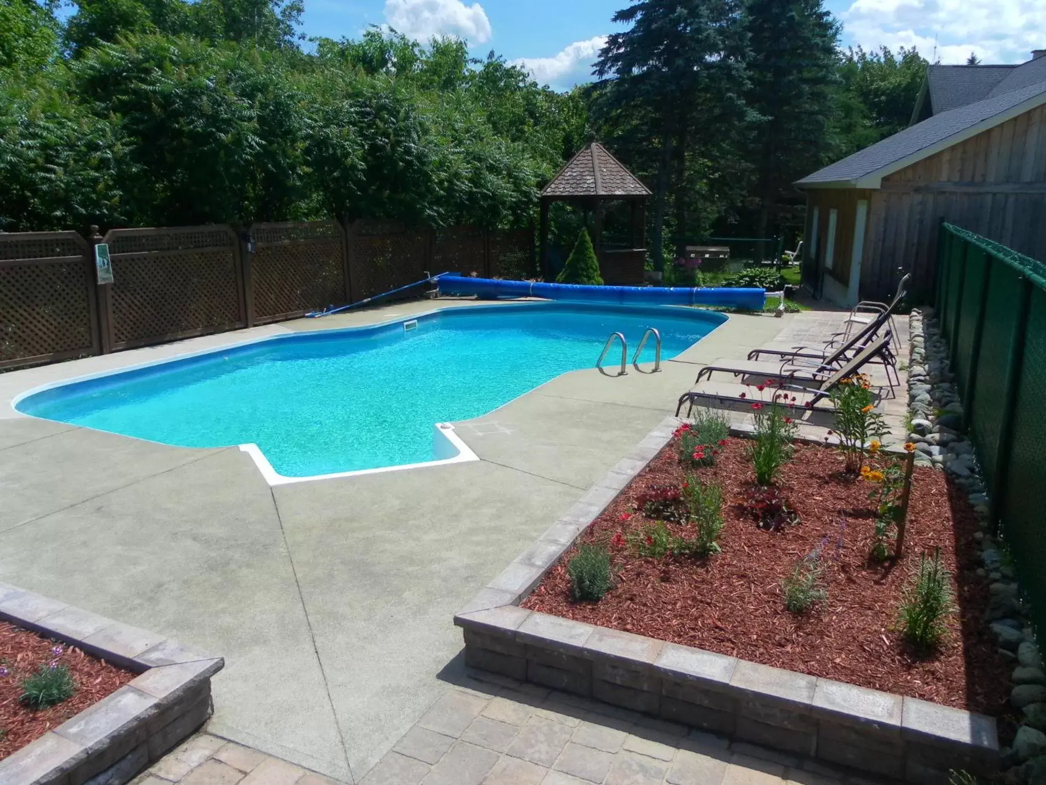 Swimming Pool in Auberge de la Tour et Spa