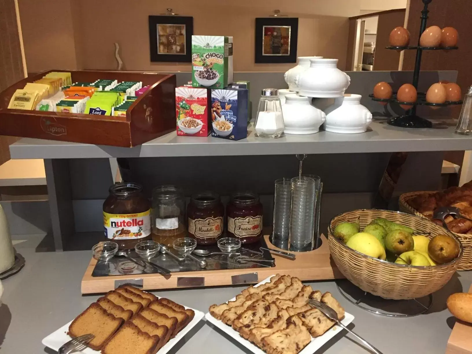 Buffet breakfast in Logis Hôtel-Restaurant Au Vieux Morvan, au cœur de la Bourgogne, Piscine & Spa, Hôtel Climatisé Buffet breakfast in Logis Hôtel-Restaurant Au Vieux Morvan, au cœur de la Bourgogne, Piscine & Spa, Hôtel Climatisé