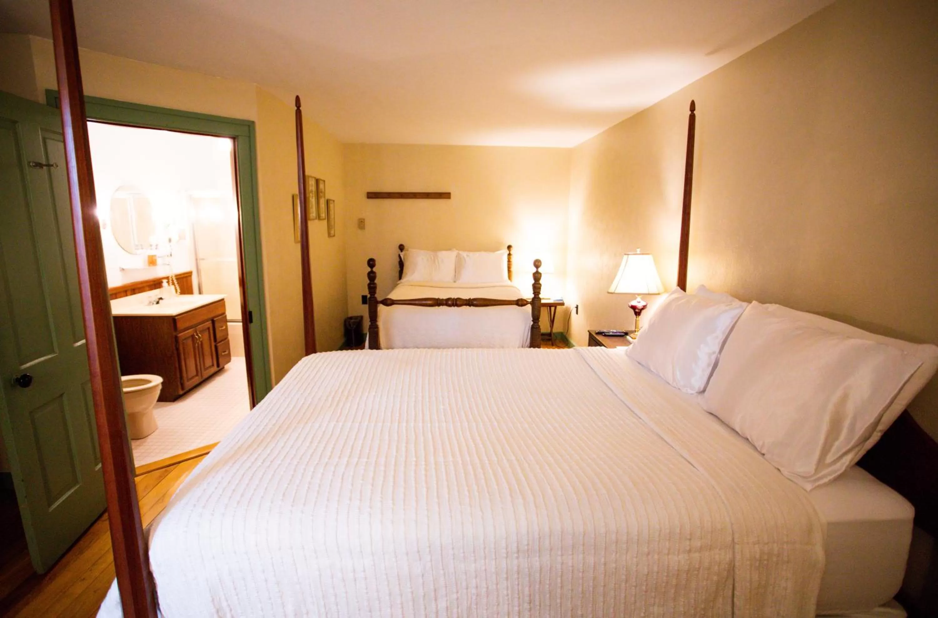 Photo of the whole room, Bed in Baneberry Meadows B&B