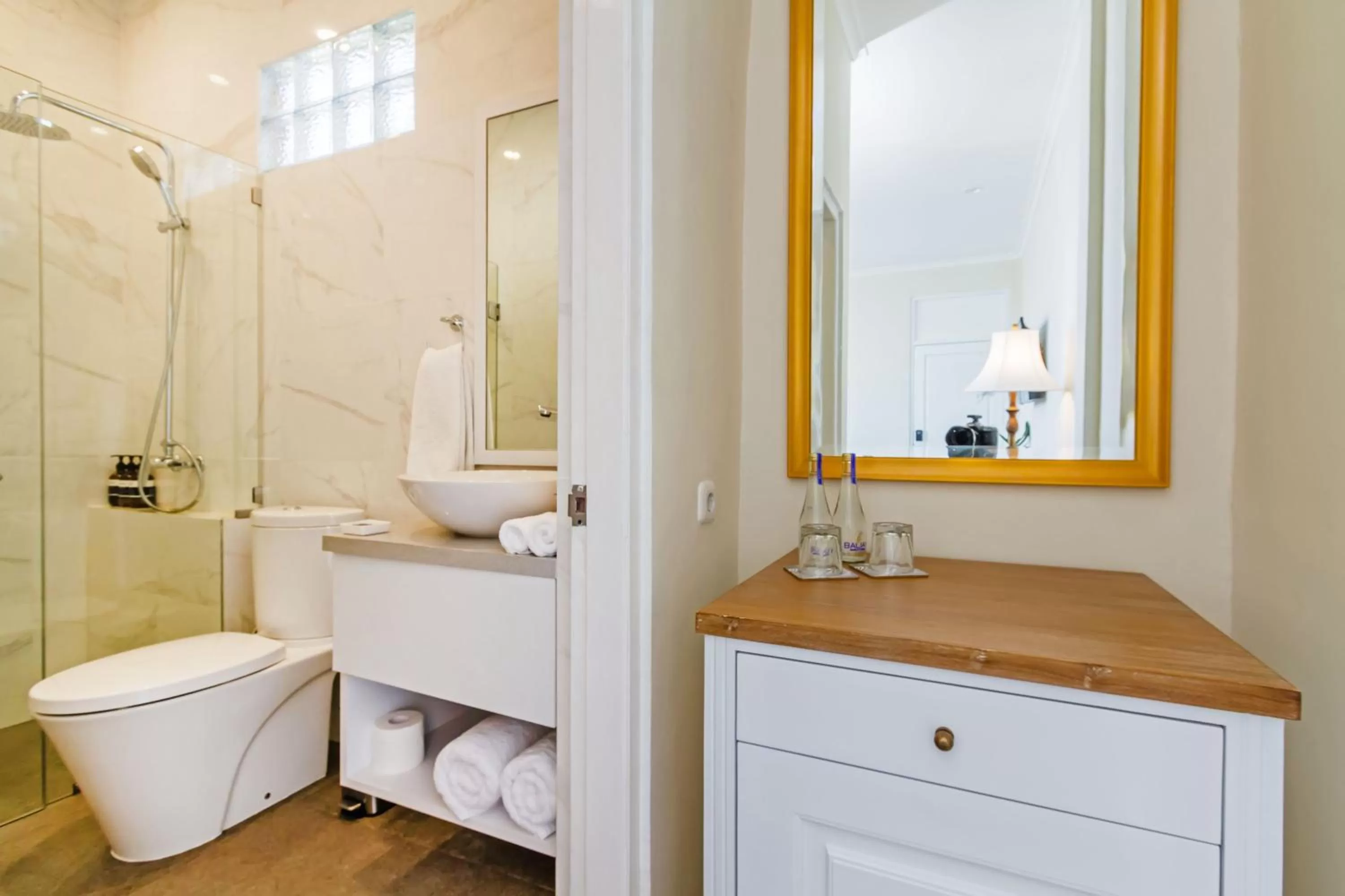 Shower in Akaya Bali