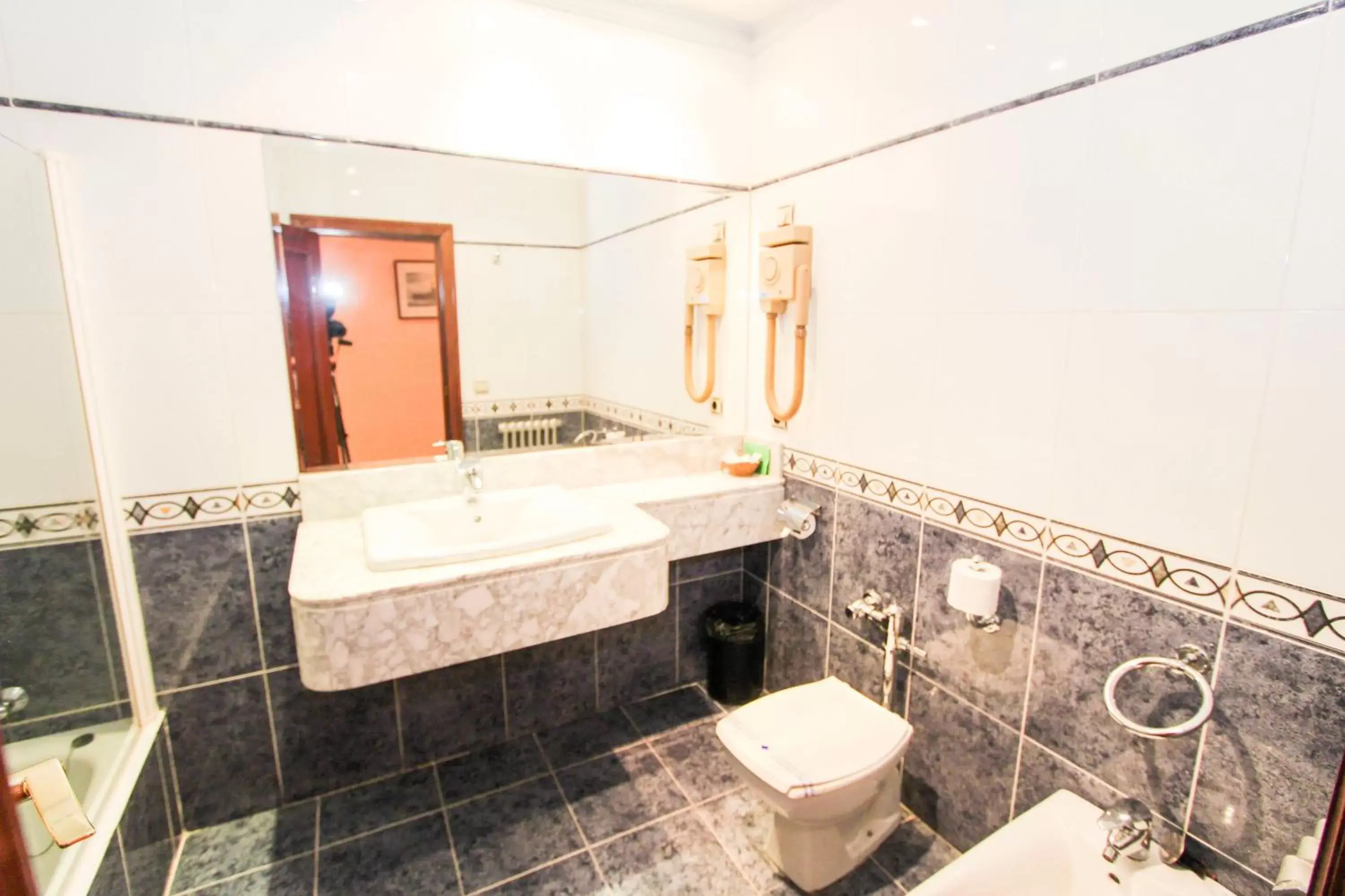 Bathroom in Hotel Castellano Centro