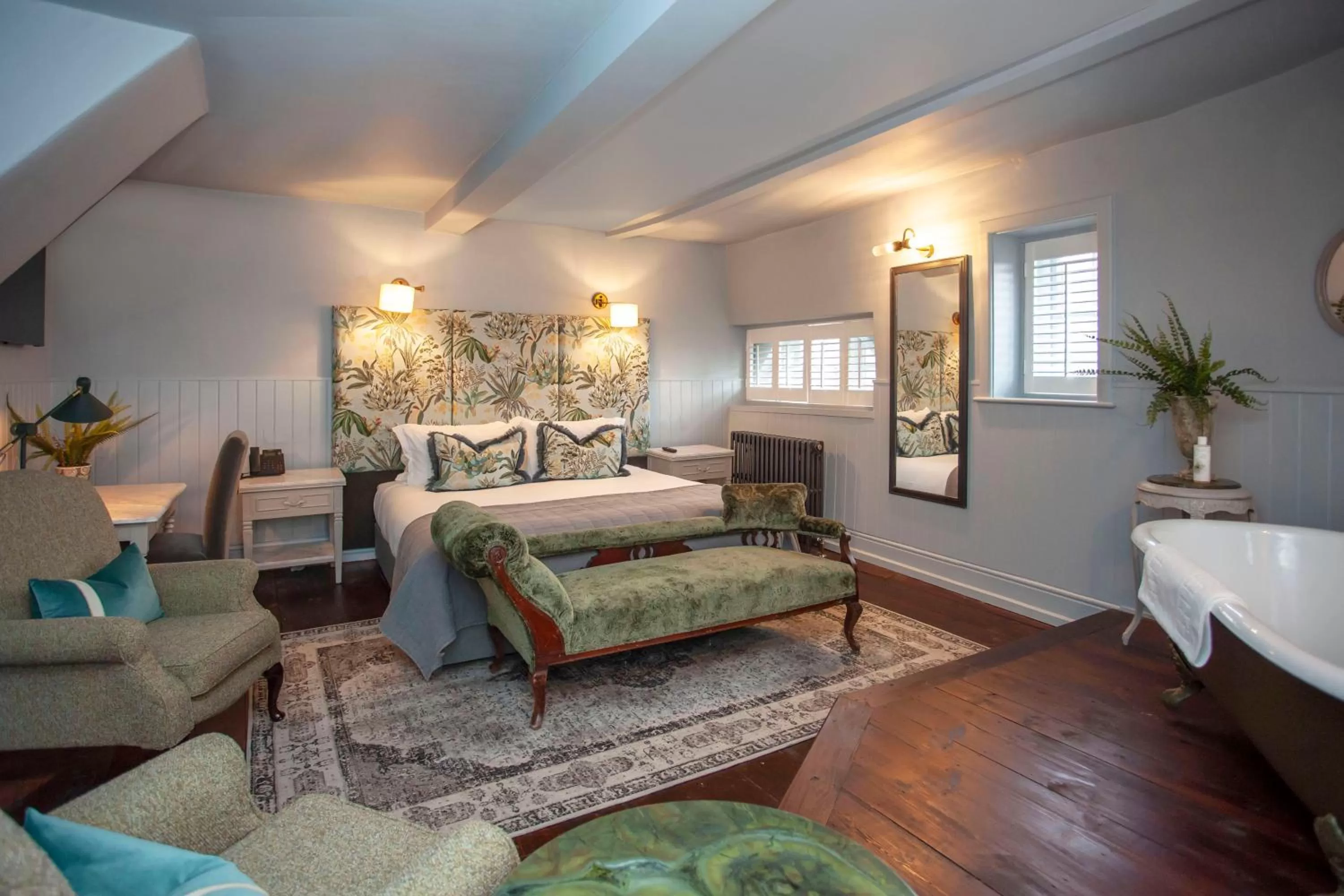 Bedroom, Bed in The King's Arms