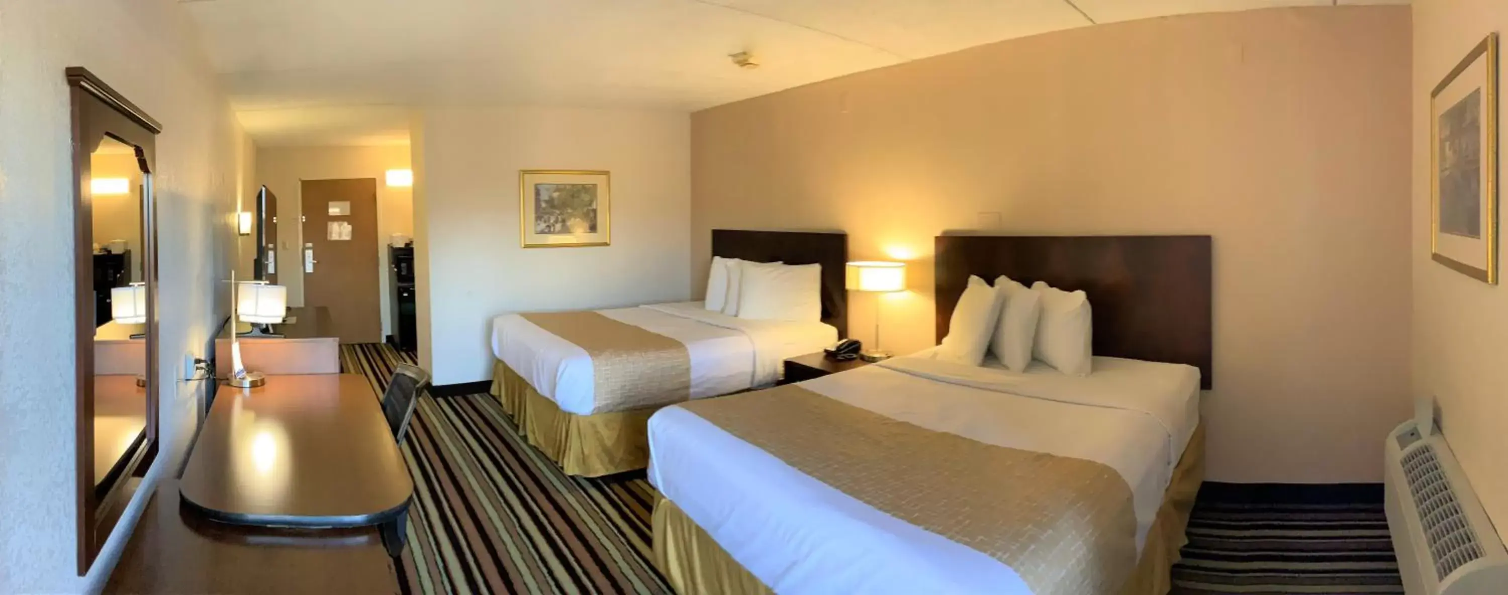 Bedroom, Bed in Travelodge by Wyndham Wytheville