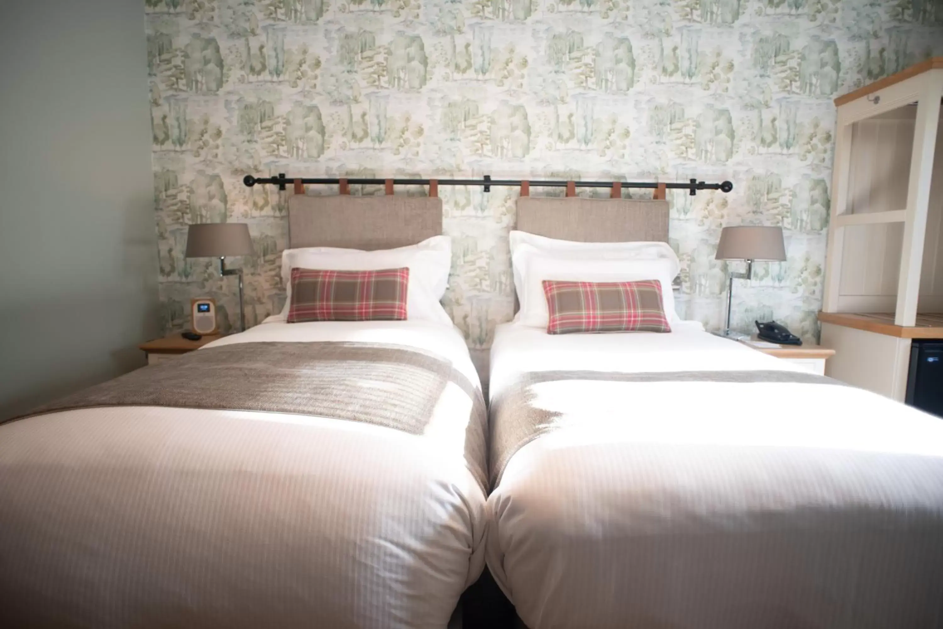 Bed in Cromwell Arms Country Pub with Rooms