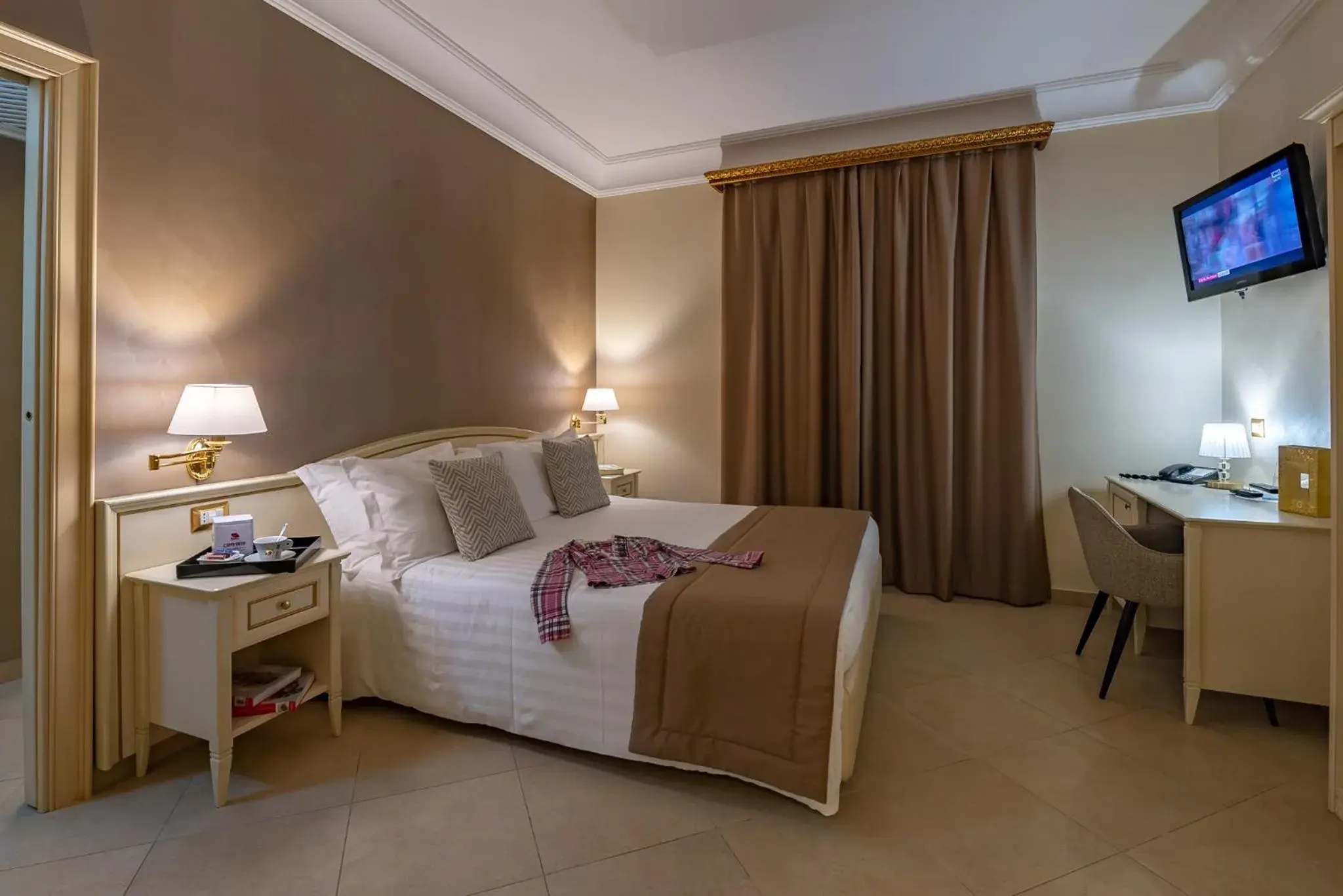 Bed in Vittorio Emanuele Boutique Hotel