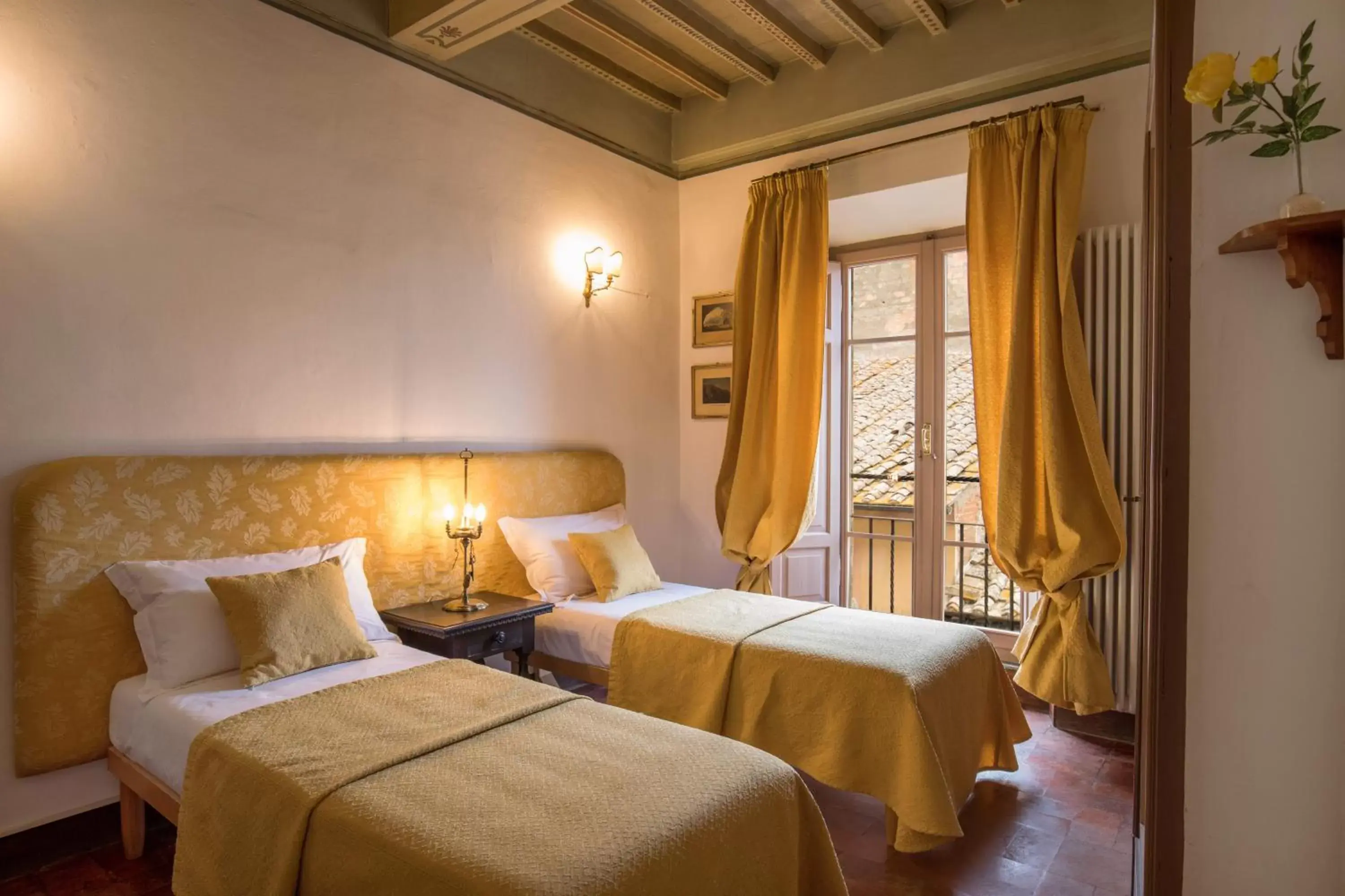 Photo of the whole room, Bed in Residenza Fabroni