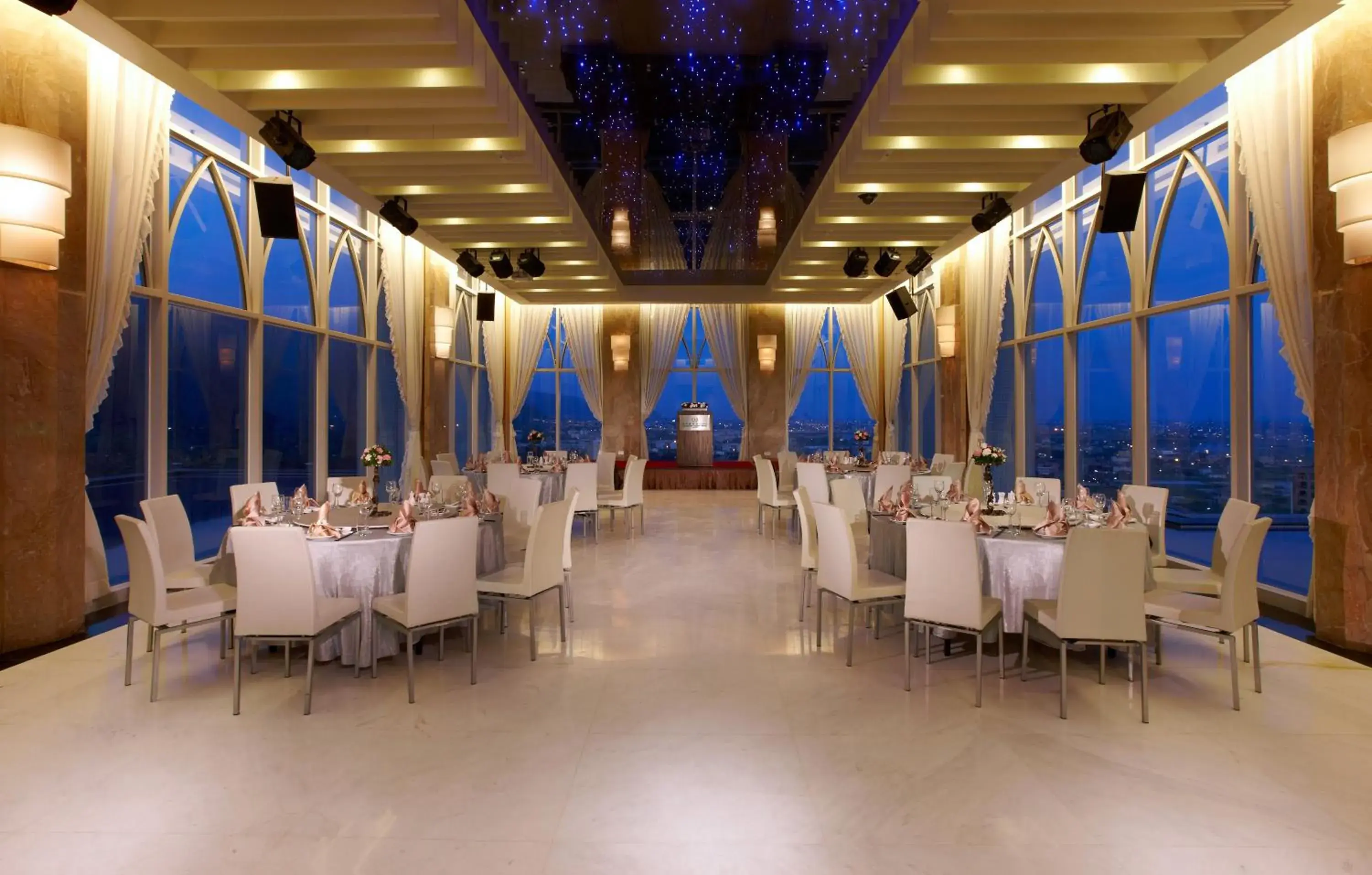 Meeting/conference room, Restaurant/Places to Eat in Evergreen Resort Hotel Jiaosi