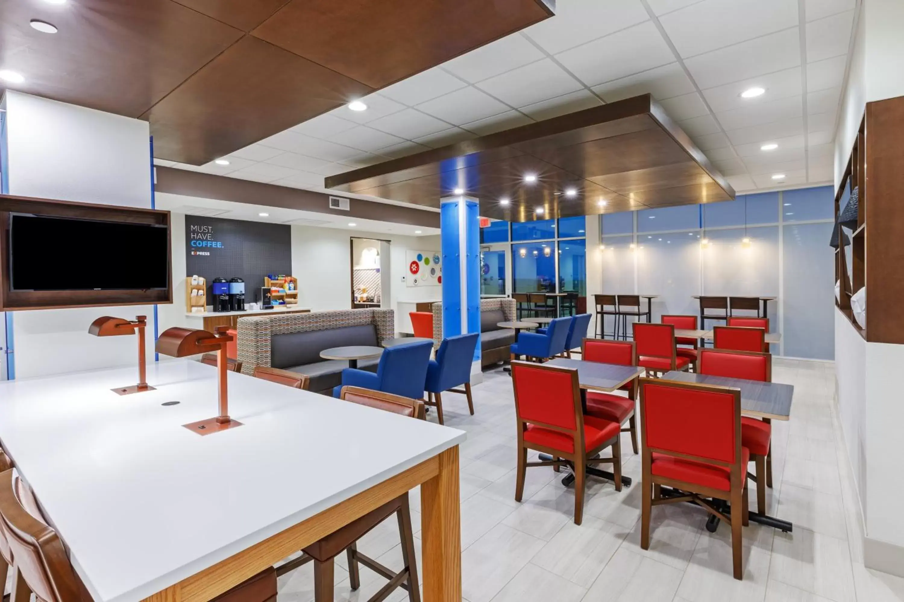 Breakfast, Lounge/Bar in Holiday Inn Express & Suites Purcell, an IHG Hotel