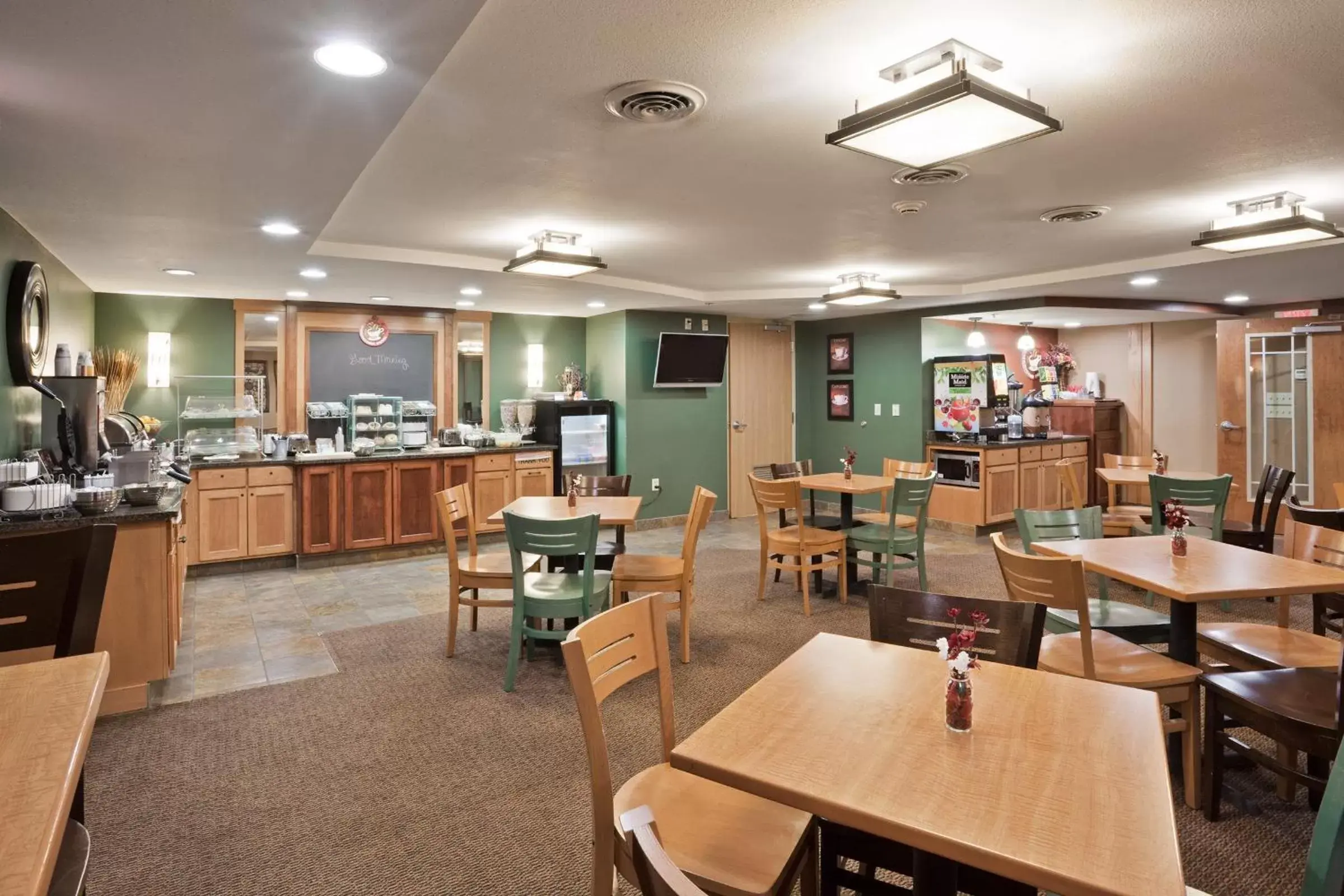 Restaurant/Places to Eat in AmericInn by Wyndham Fort Pierre Conference Center