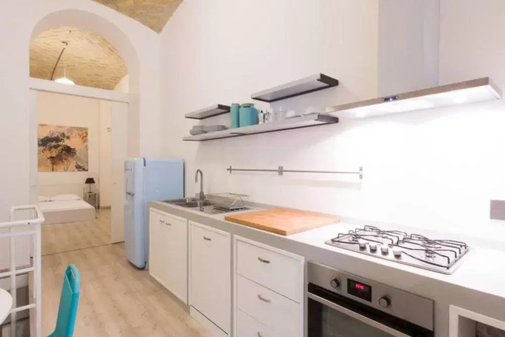 Kitchen or kitchenette, Kitchen/Kitchenette in B&B Santi Quattro Al Colosseo