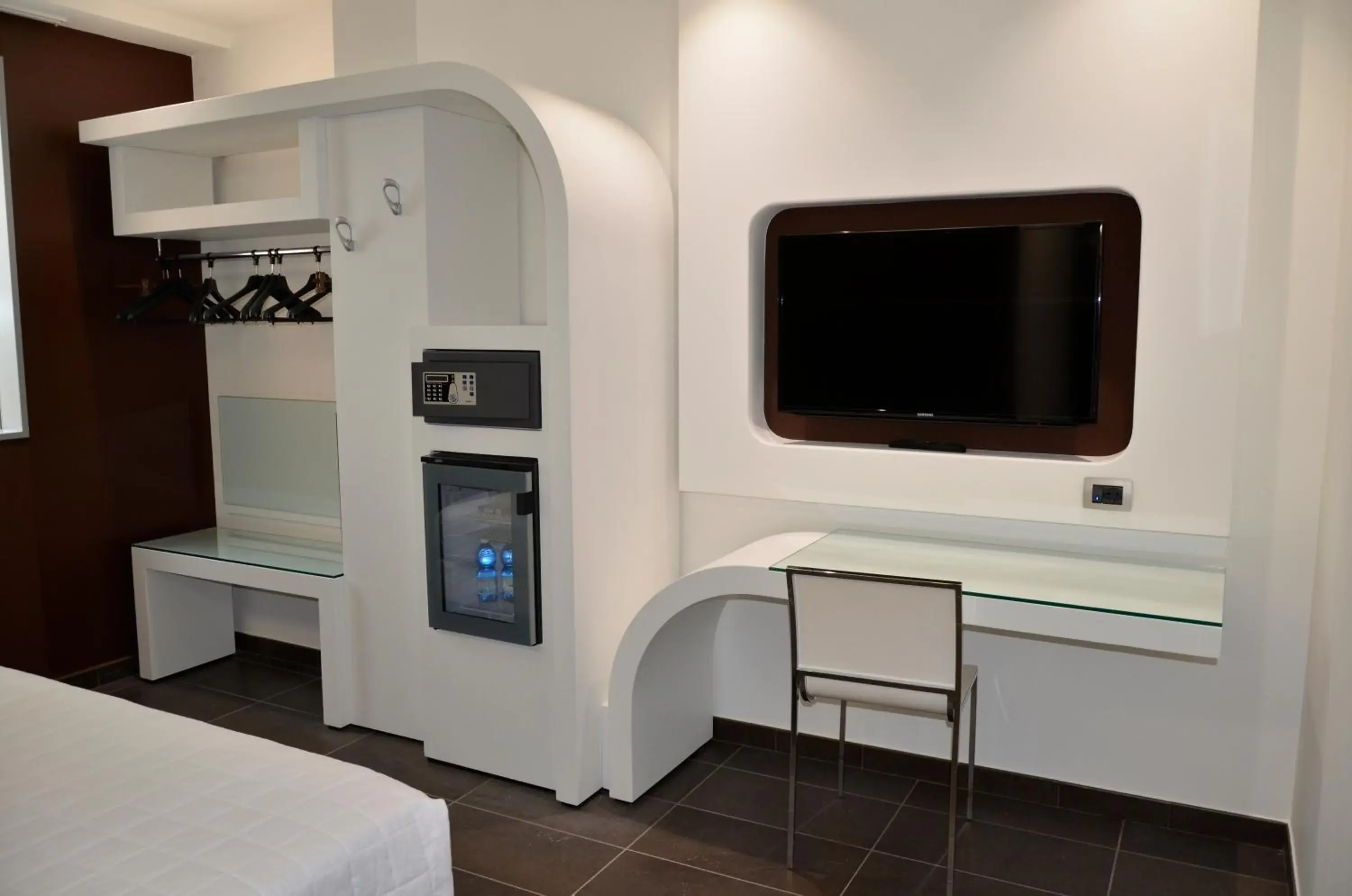 TV and multimedia, TV/Entertainment Center in Hotel Testani Frosinone