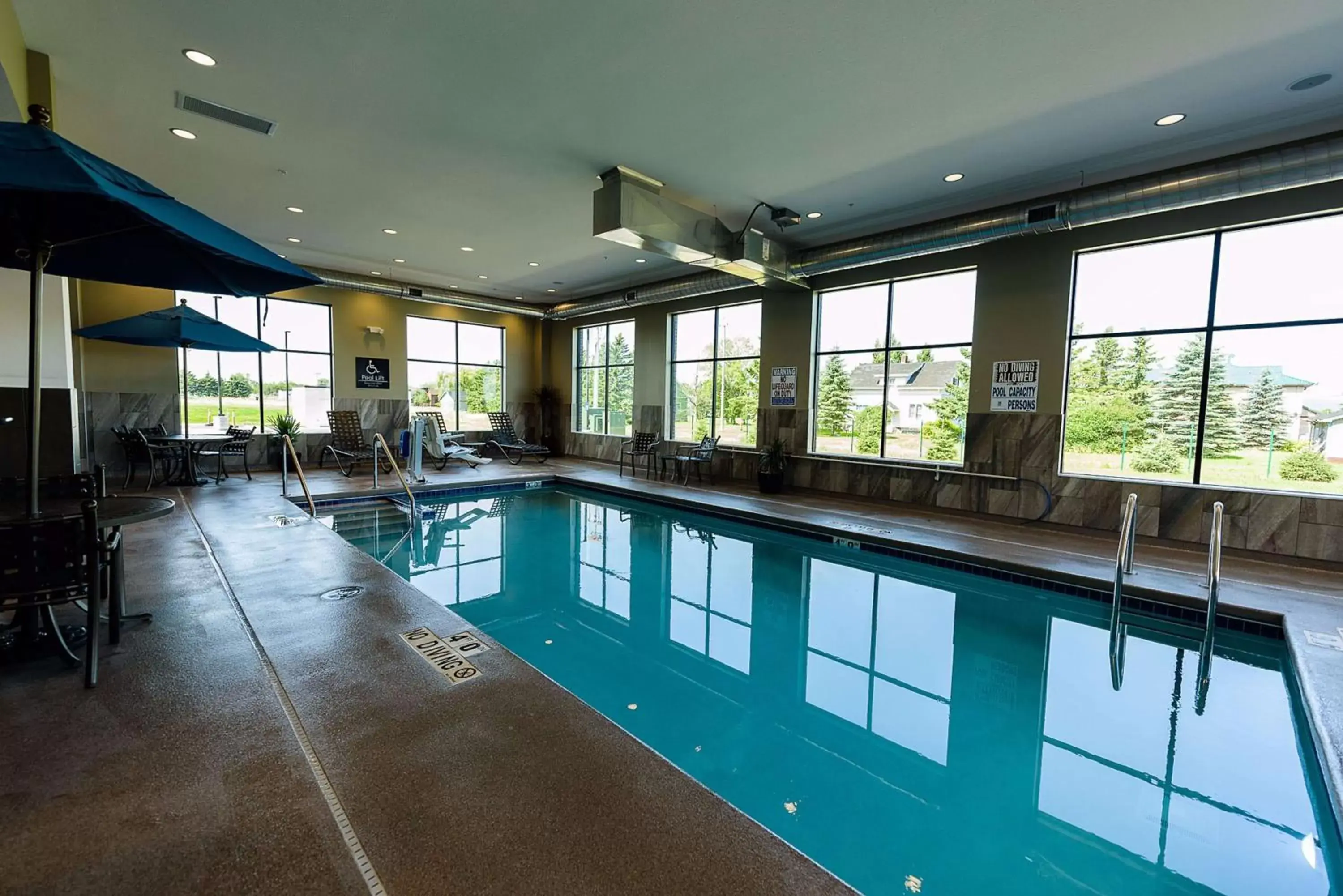 Pool view, Swimming Pool in Hampton Inn Superior Duluth, Wi