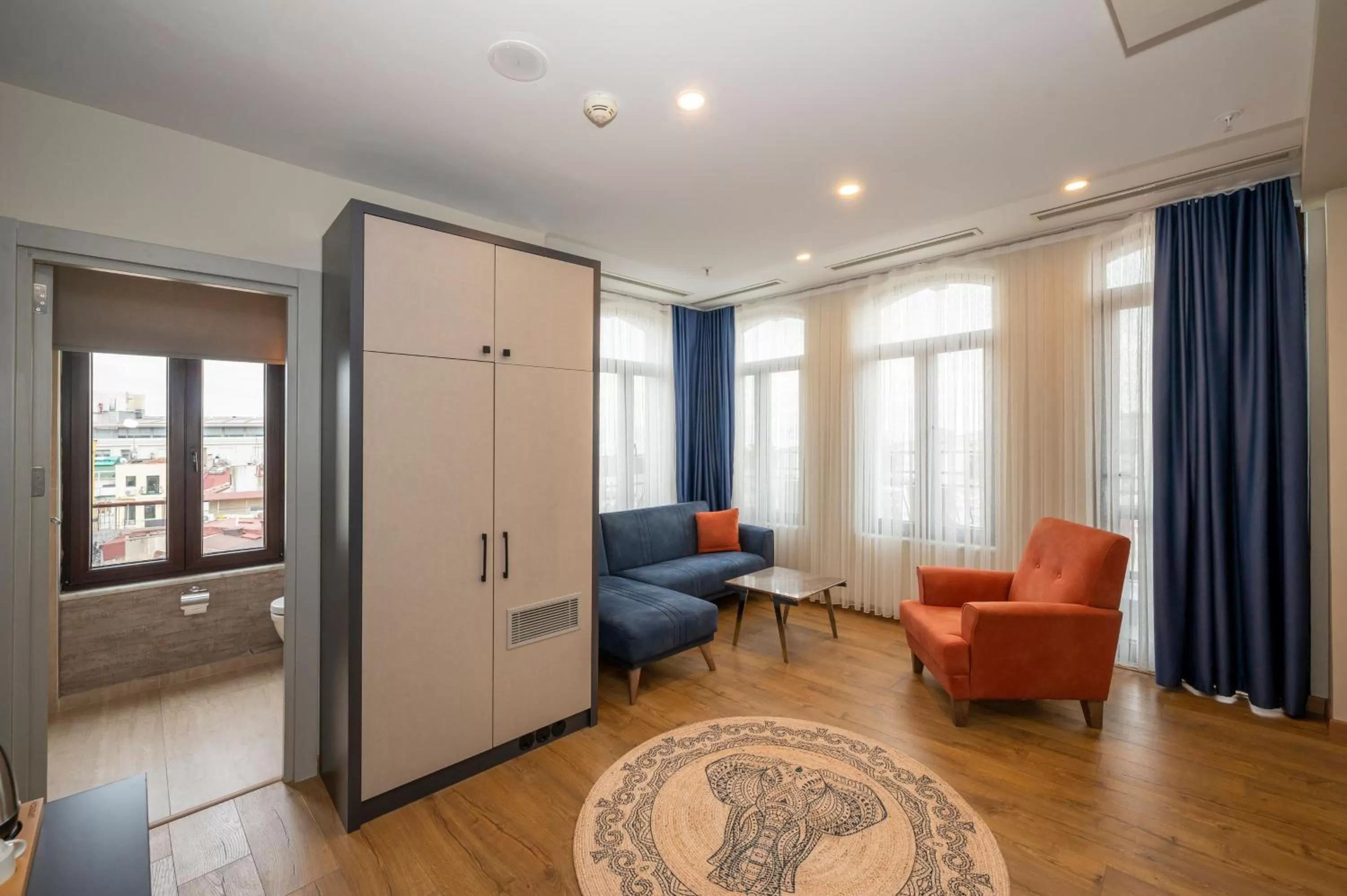 Seating area in Juno Hotel Taksim