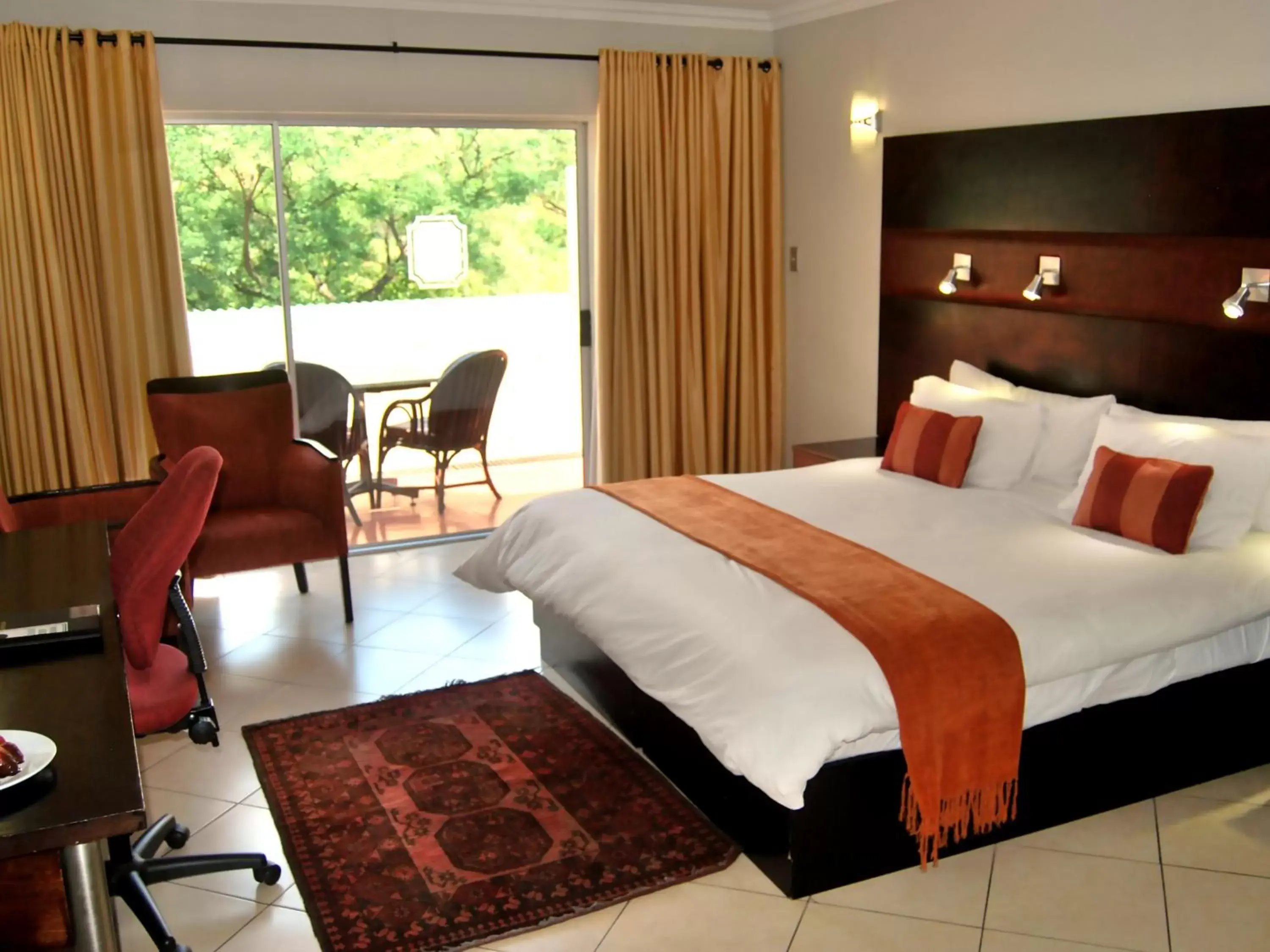 Bed in Safari Hotel & Convention Centre