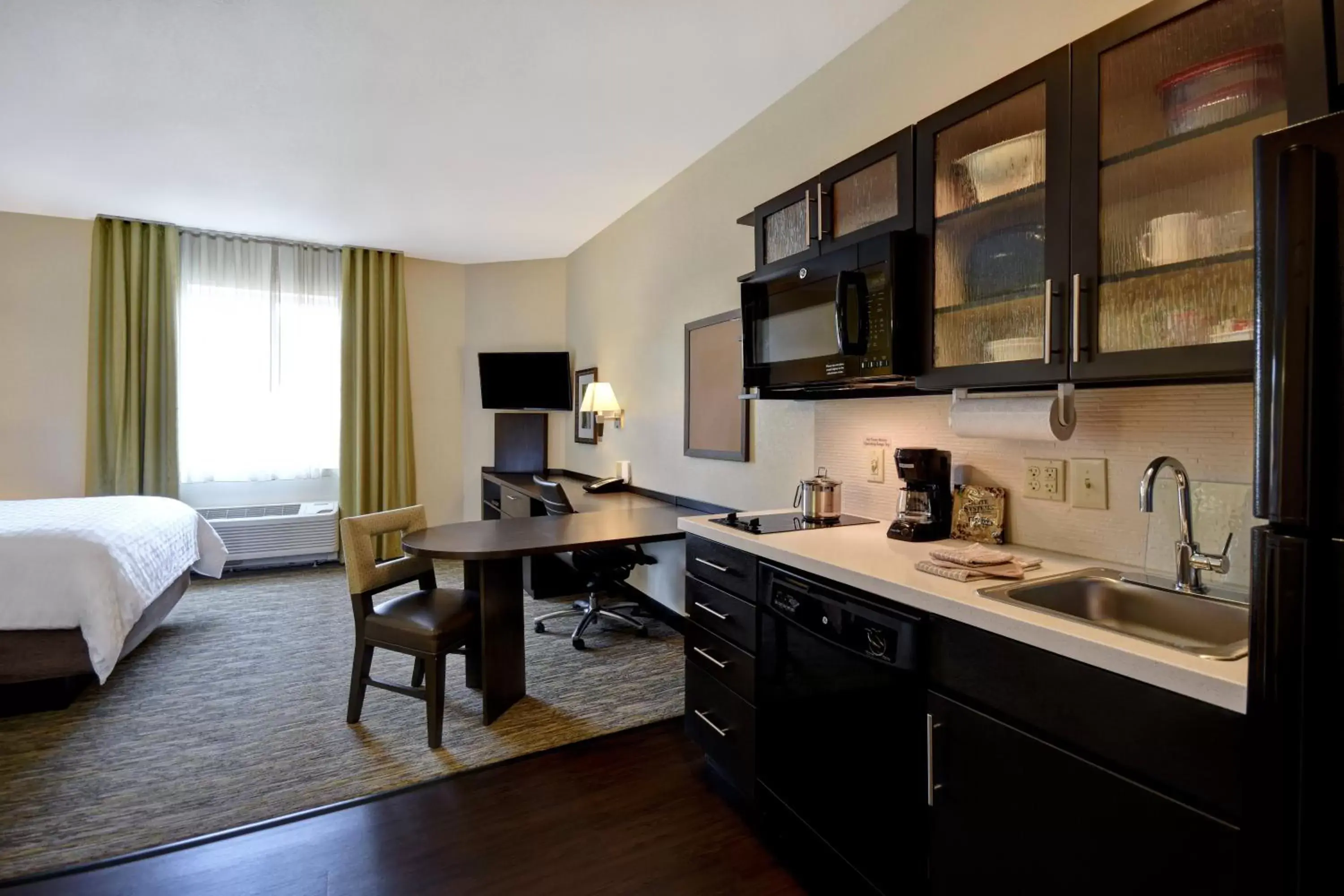 Photo of the whole room, Kitchen/Kitchenette in Candlewood Suites St Clairsville Wheeling Area, an IHG Hotel