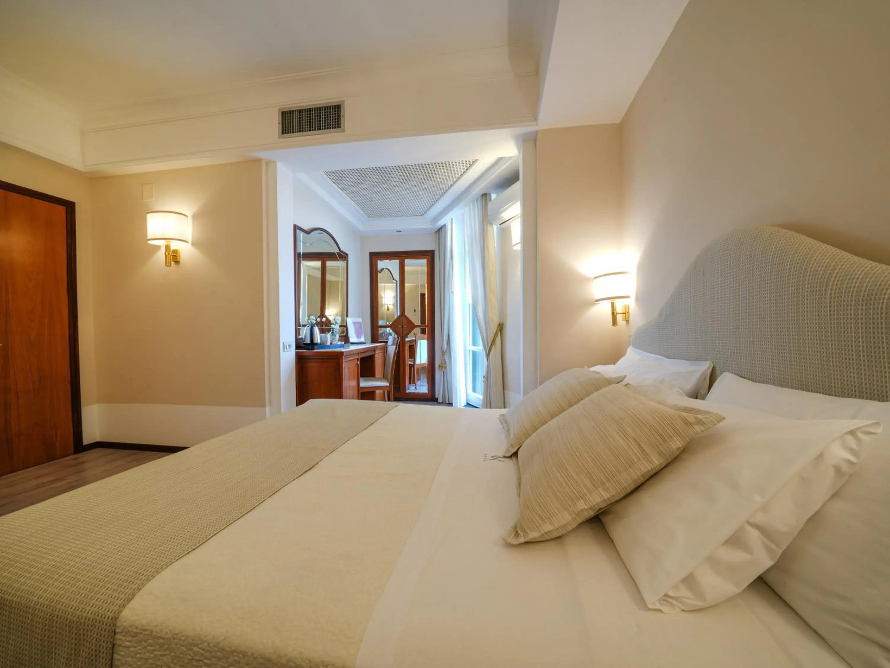 Bed in Hotel Scapolatiello