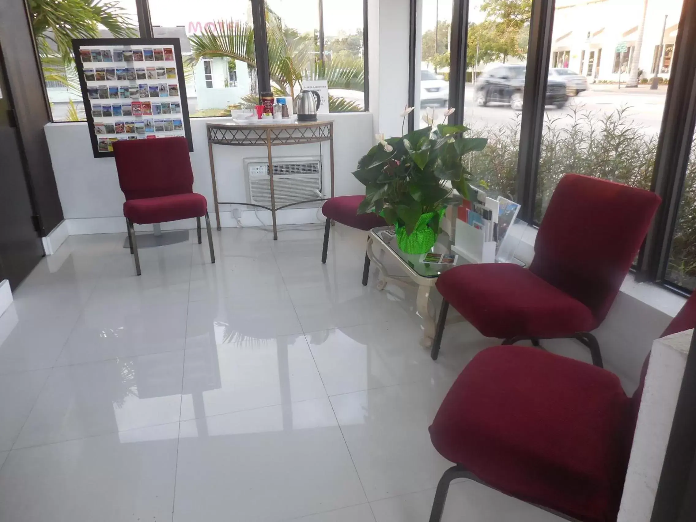 Day in Shalimar Motel Day in Shalimar Motel