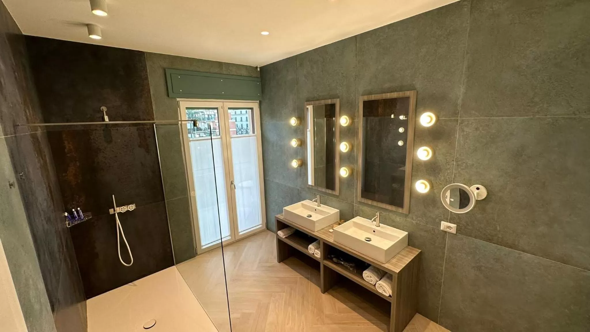 Shower in Patriziella 4 Rooms