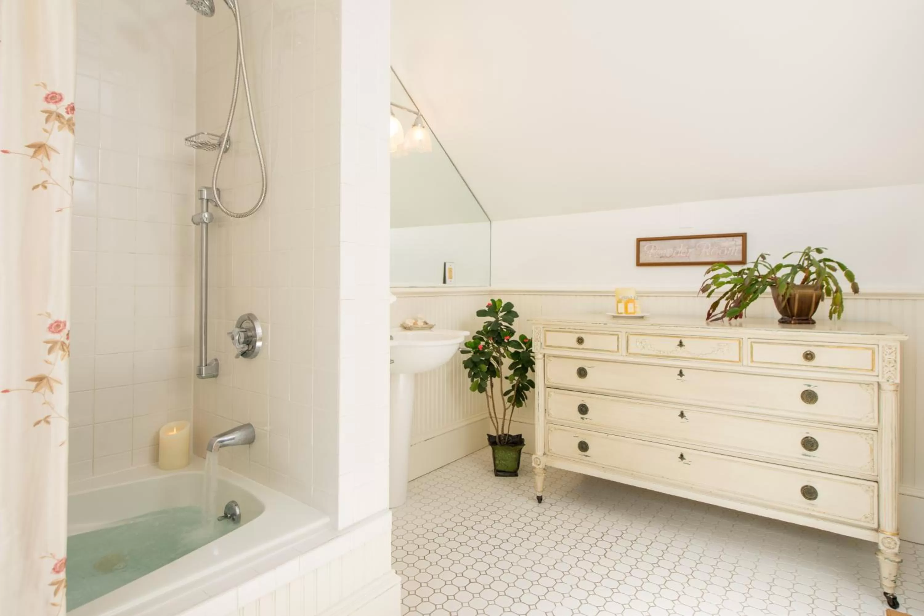 Bathroom in Captain Farris House