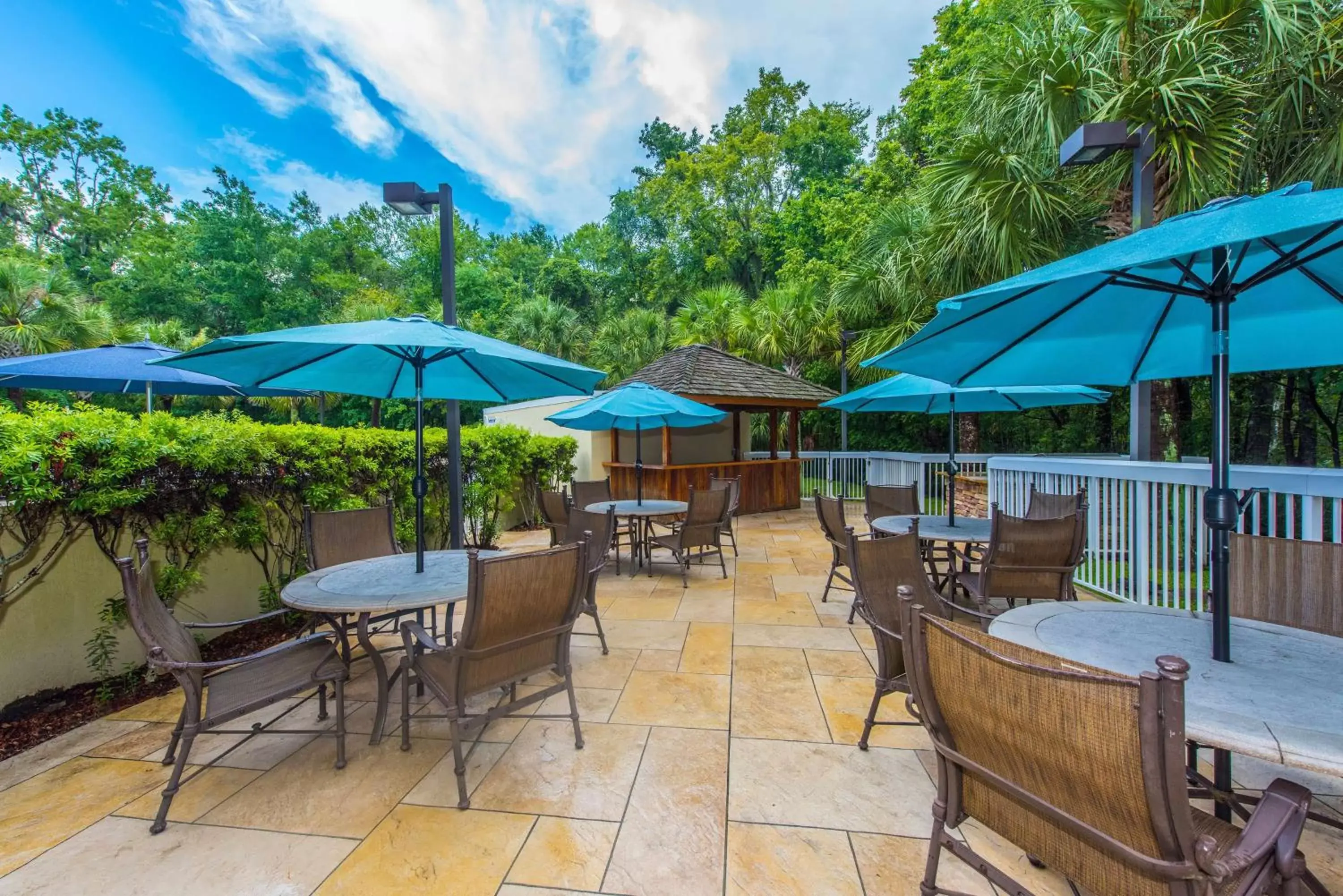 Patio, Restaurant/Places to Eat in DoubleTree by Hilton North Charleston - Convention Center