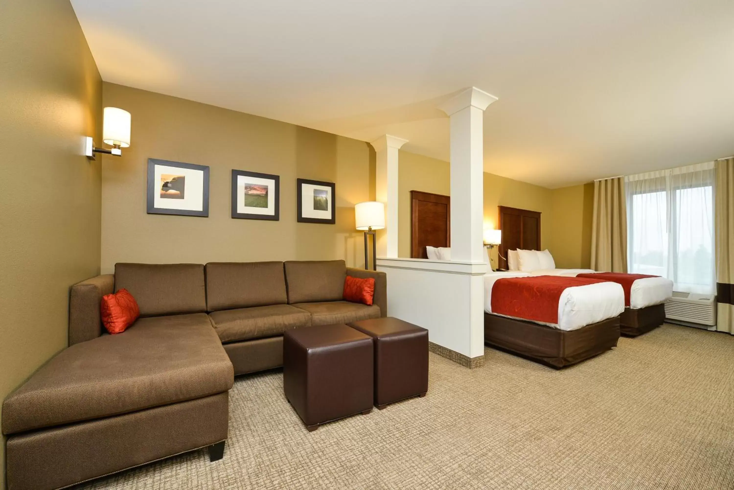 Queen Suite with Two Queen Beds and Sofa Bed - Non-Smoking in Comfort Suites Medical Center