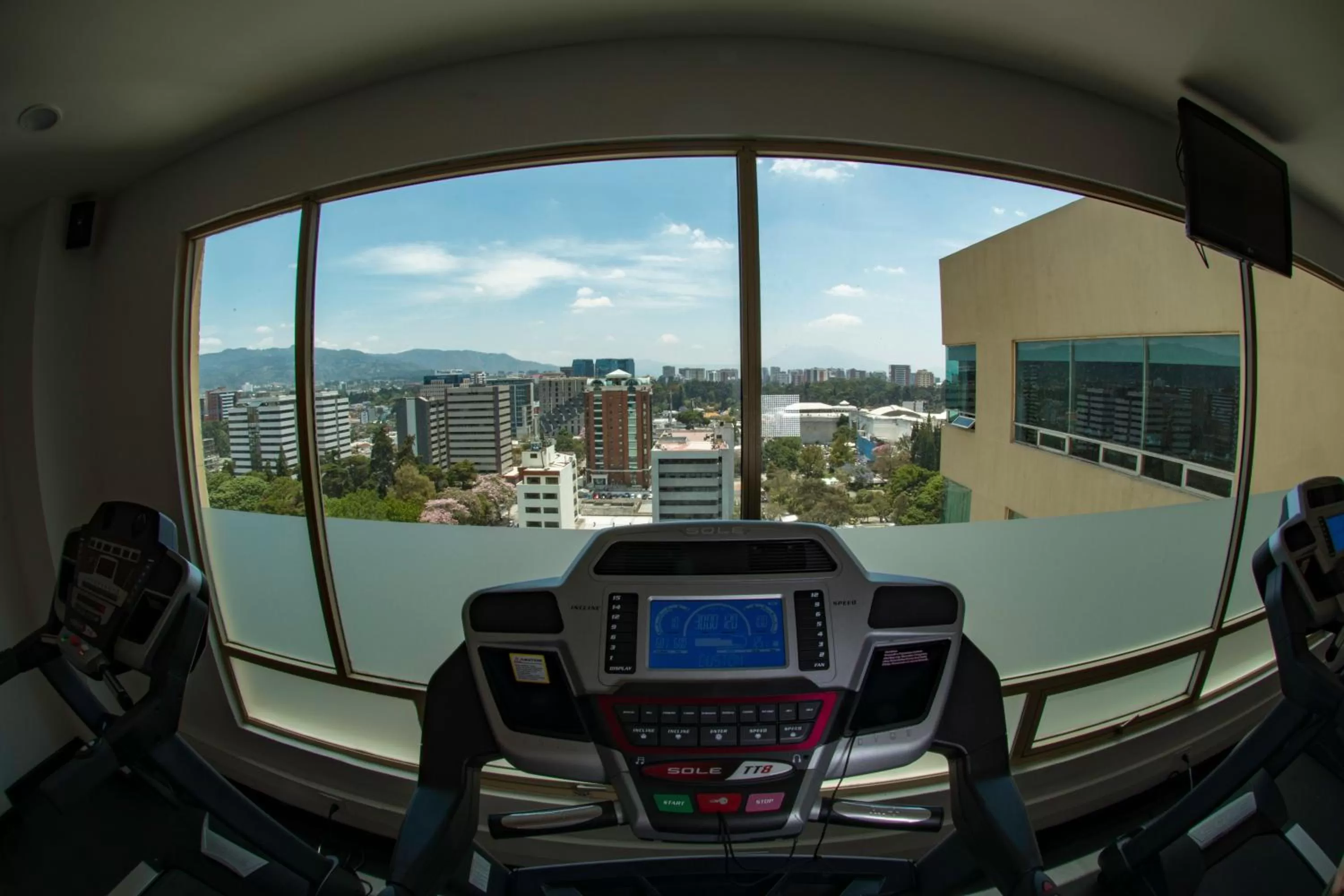 Fitness centre/facilities in Clarion Suites Guatemala City