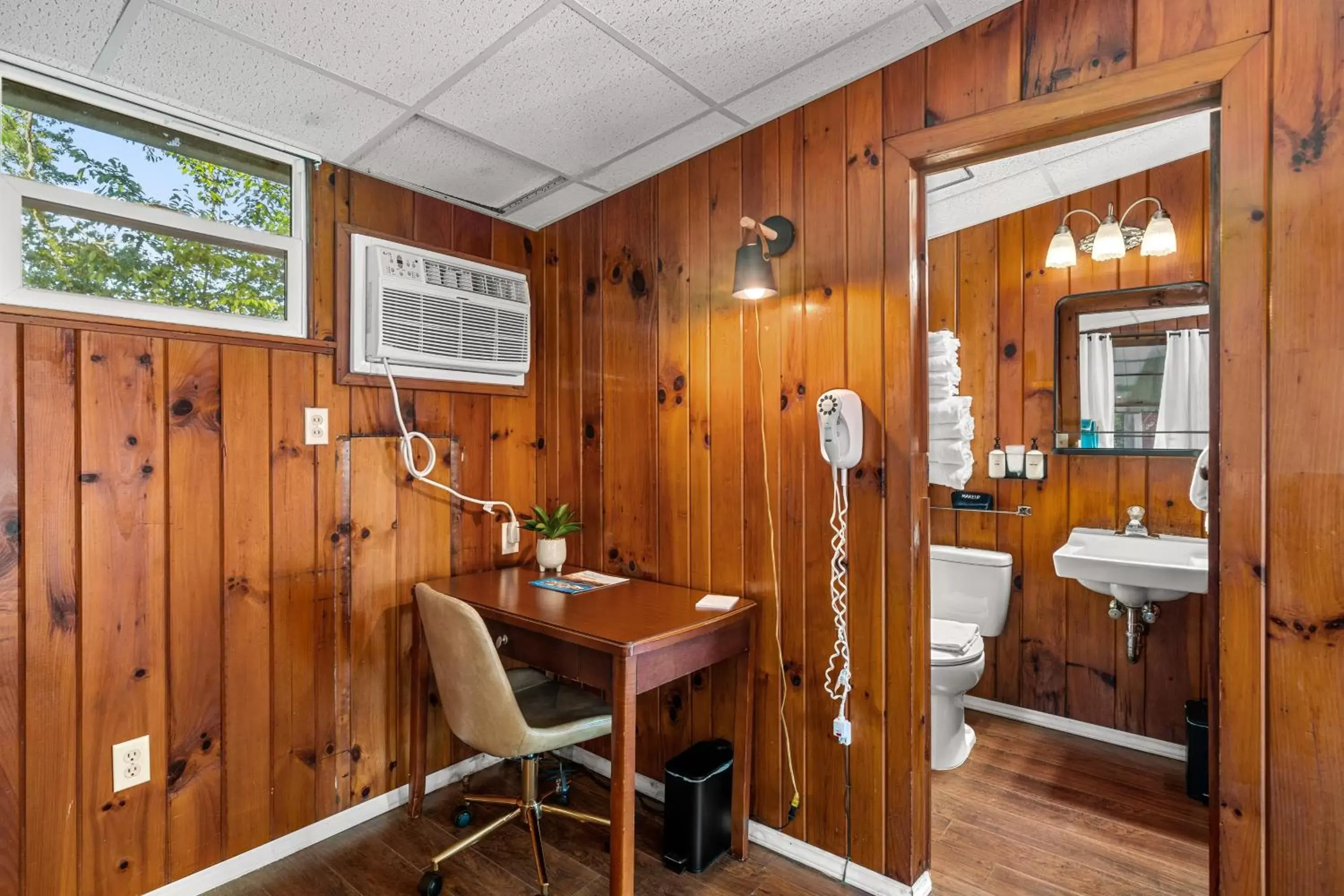 Toilet in CedarWood Inn