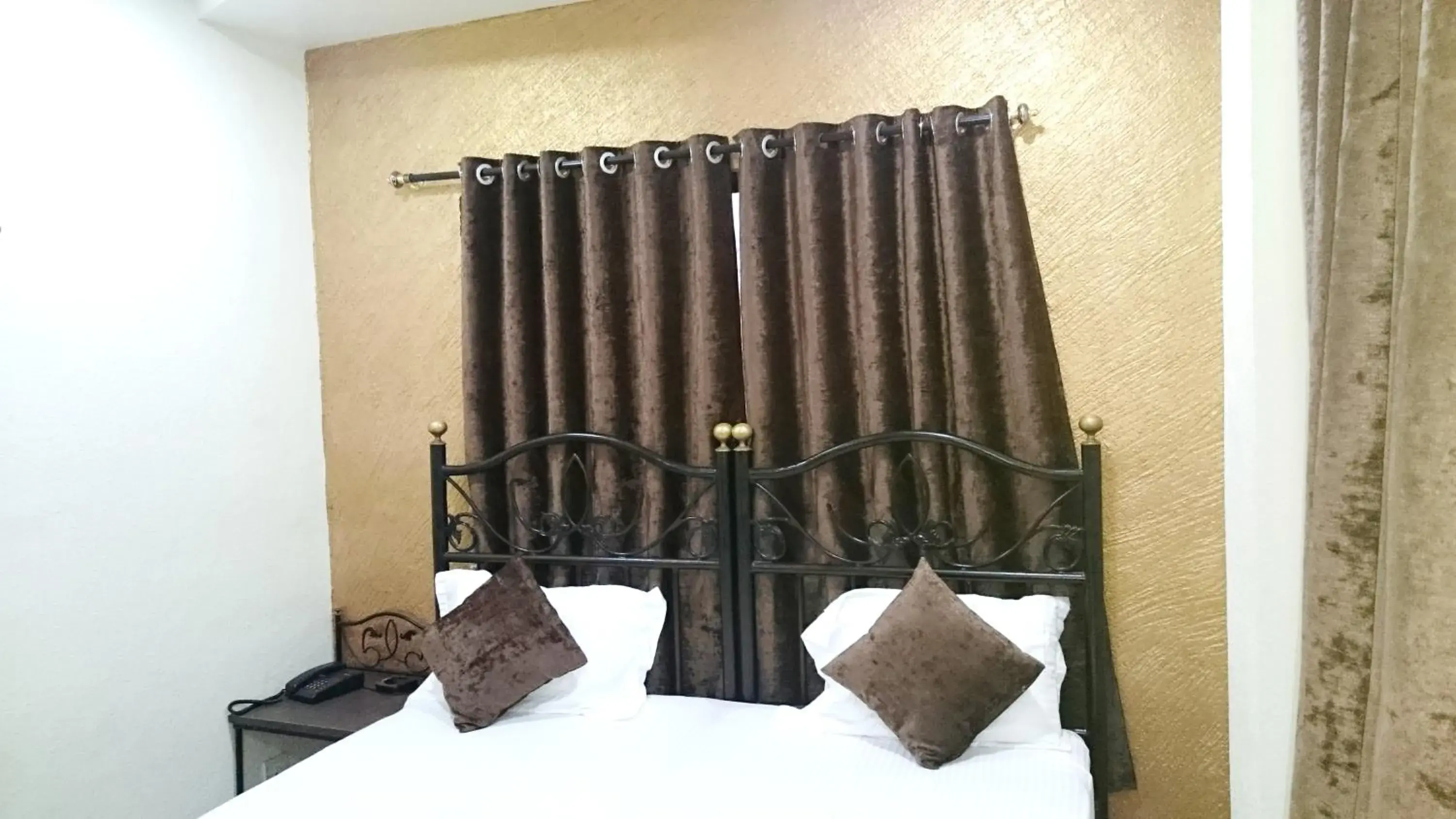 Bed in Hotel Preetam