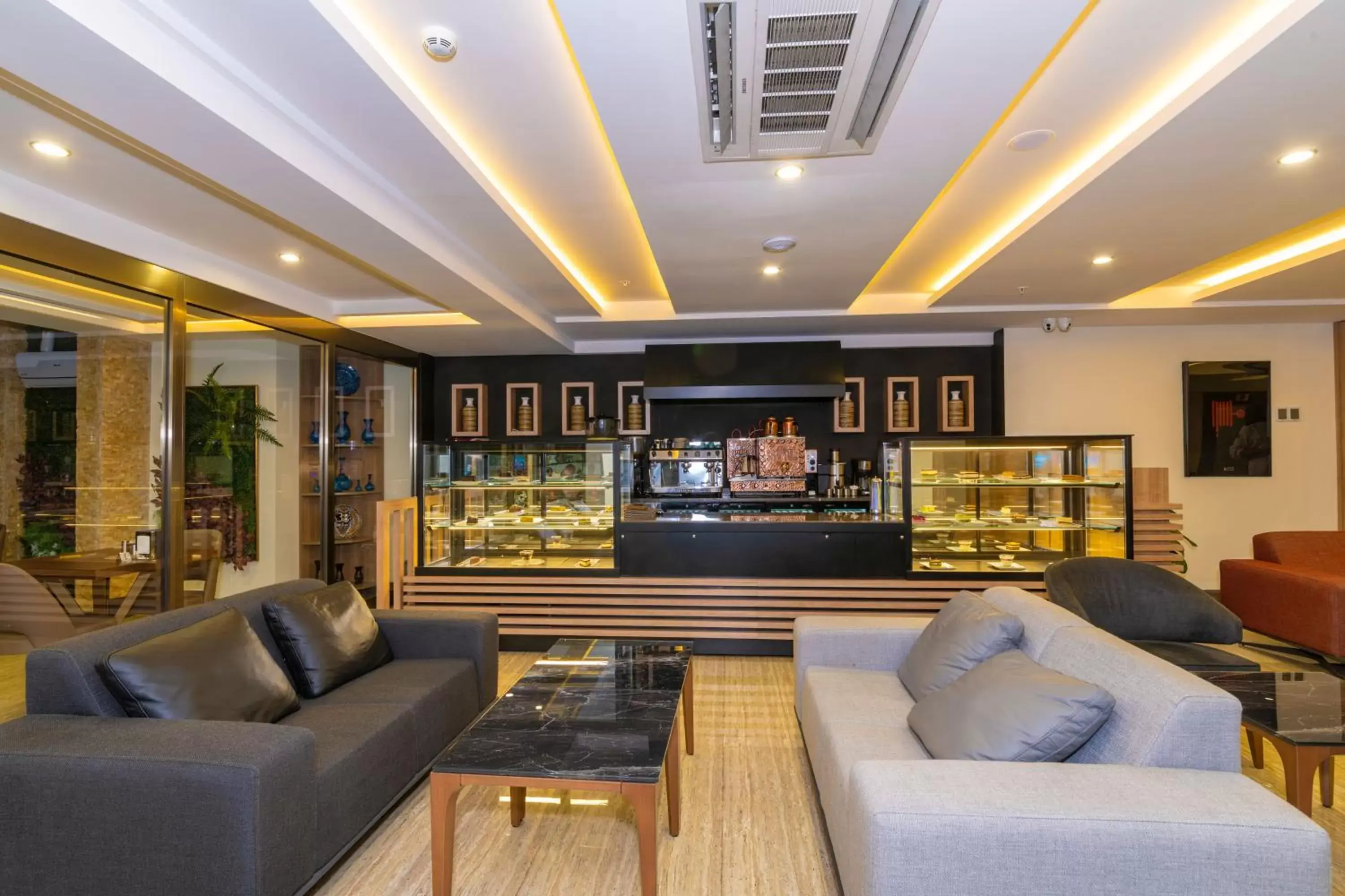 Lobby or reception, Lounge/Bar in 38 Hotel