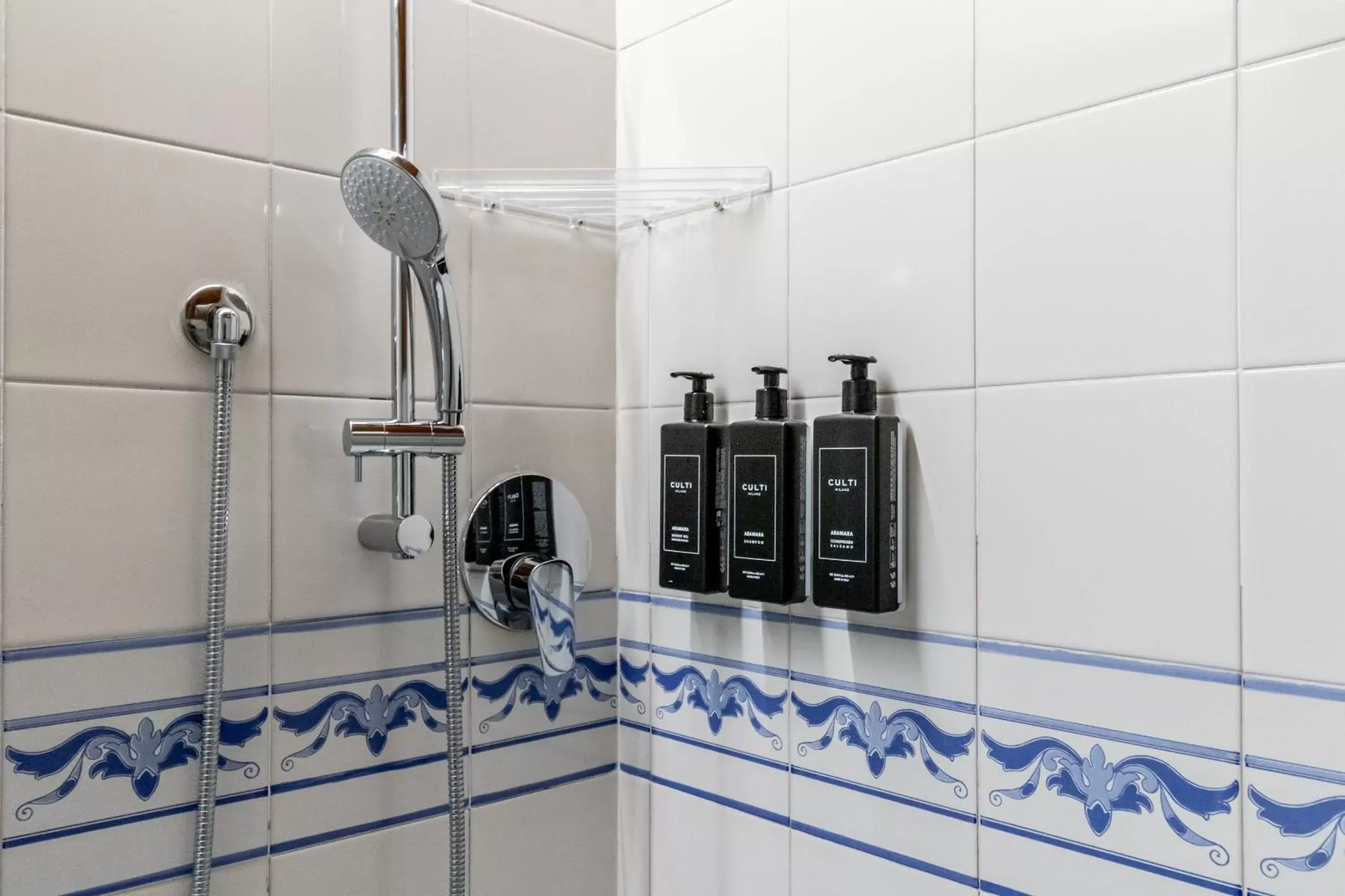 Bathroom in Casa Isolani - Santo Stefano