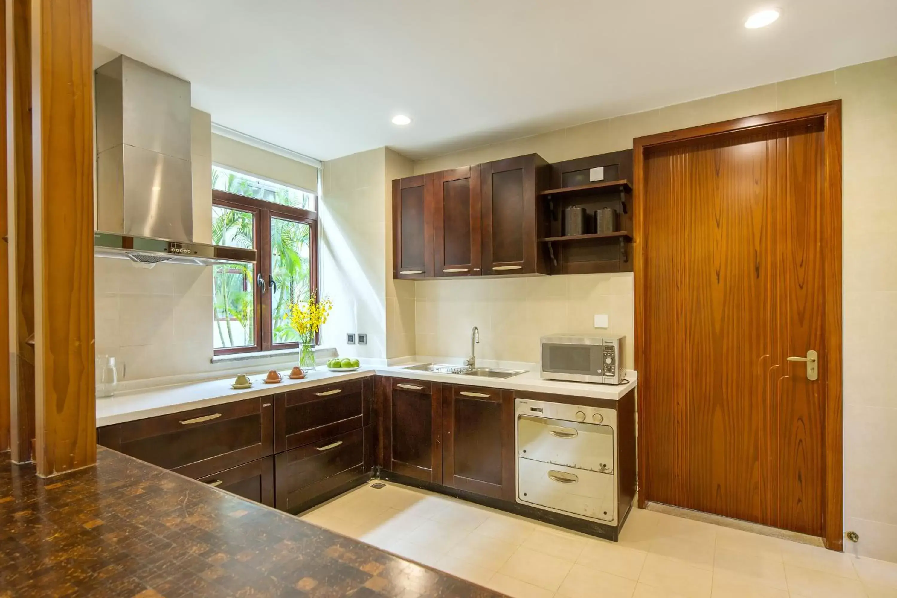 Kitchen or kitchenette, Kitchen/Kitchenette in Sanya Yalong Bay Villas & Spa