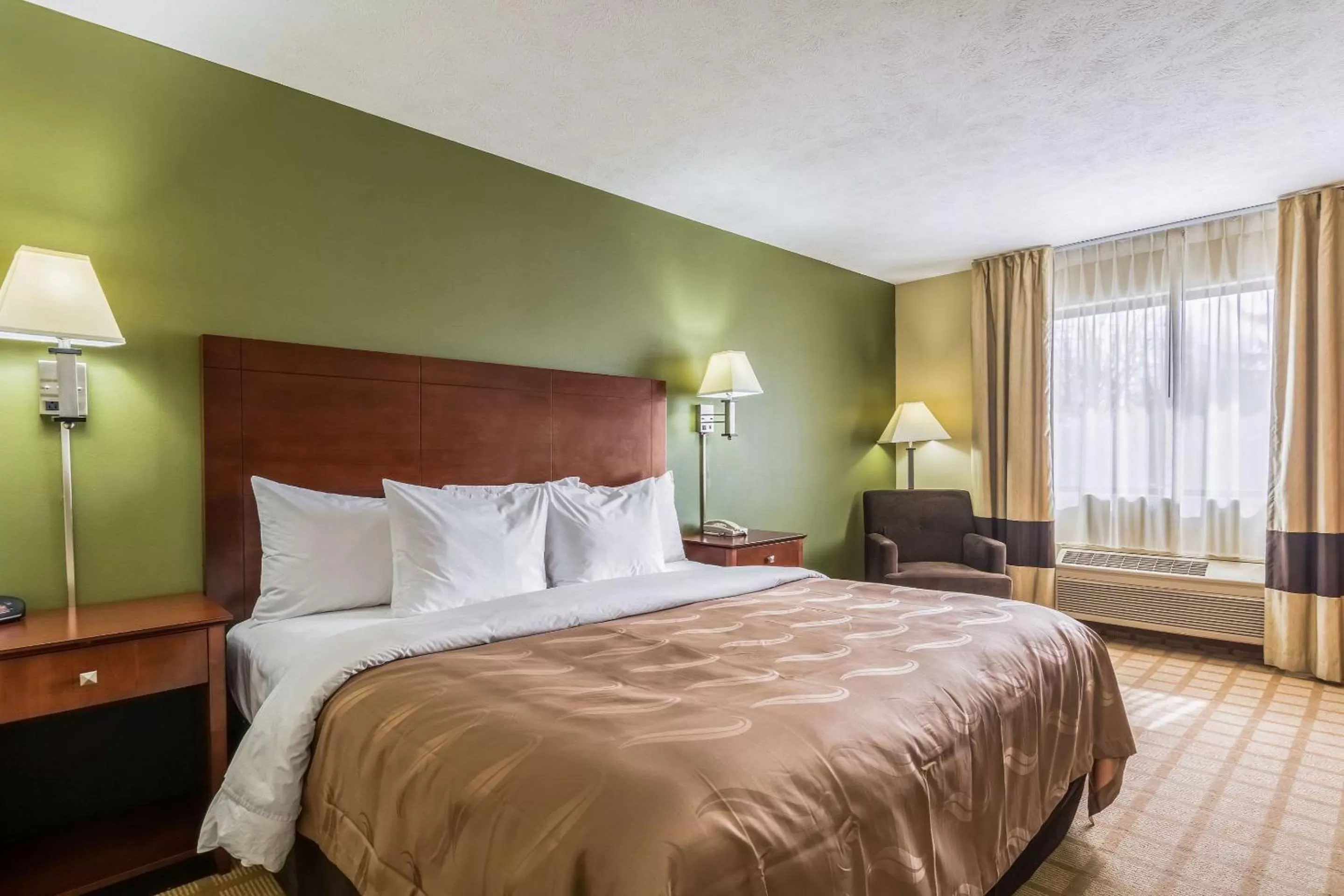 Photo of the whole room, Bed in Quality Inn I-74 Batesville