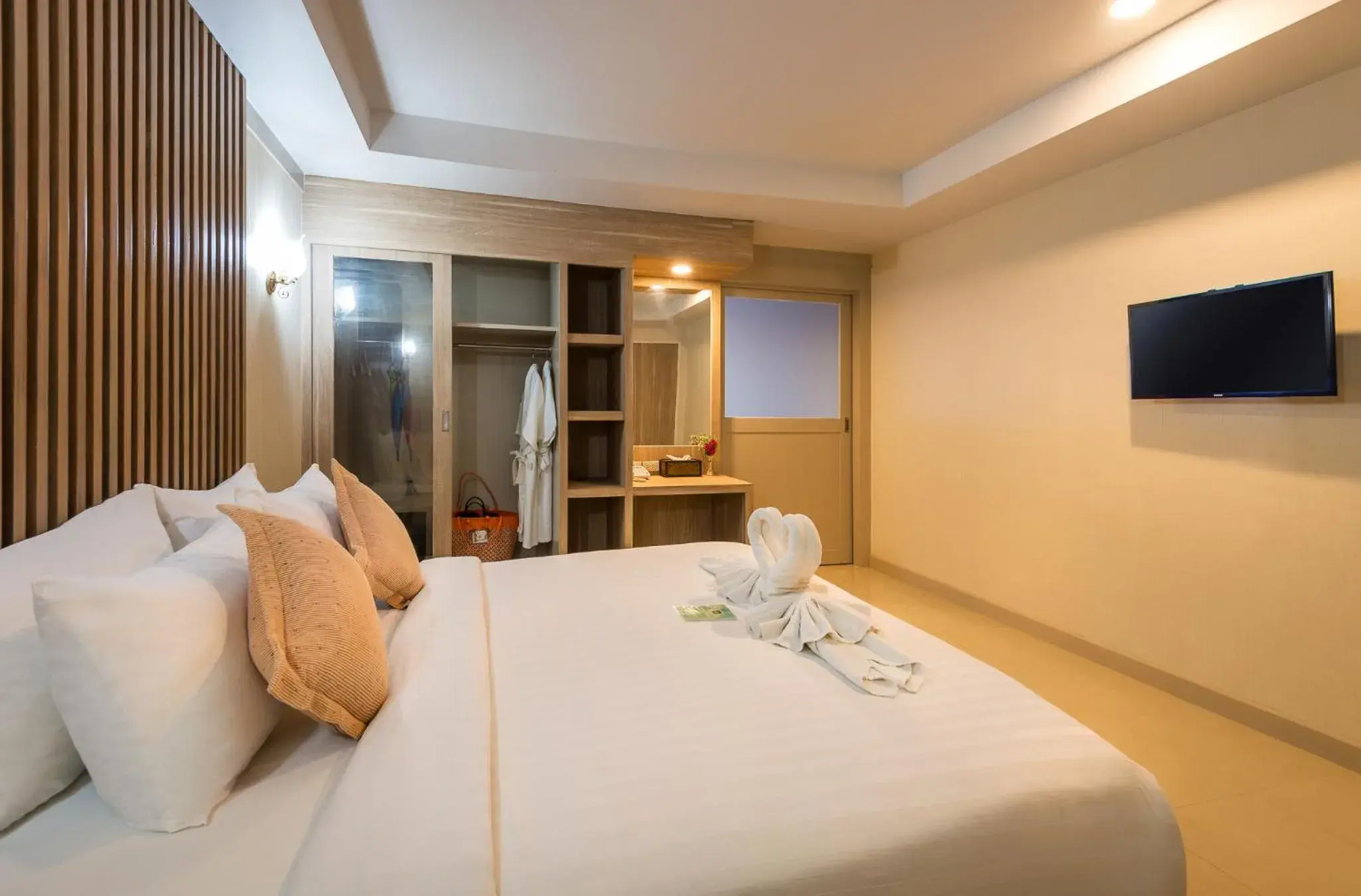 Bed in Lanta Sand Resort & Spa