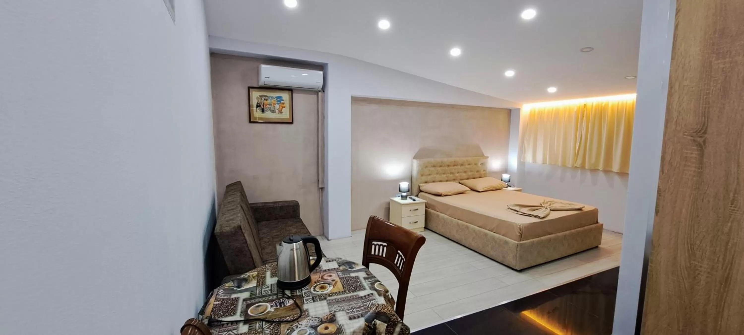 Bed in CityCenterHotel Shkoder